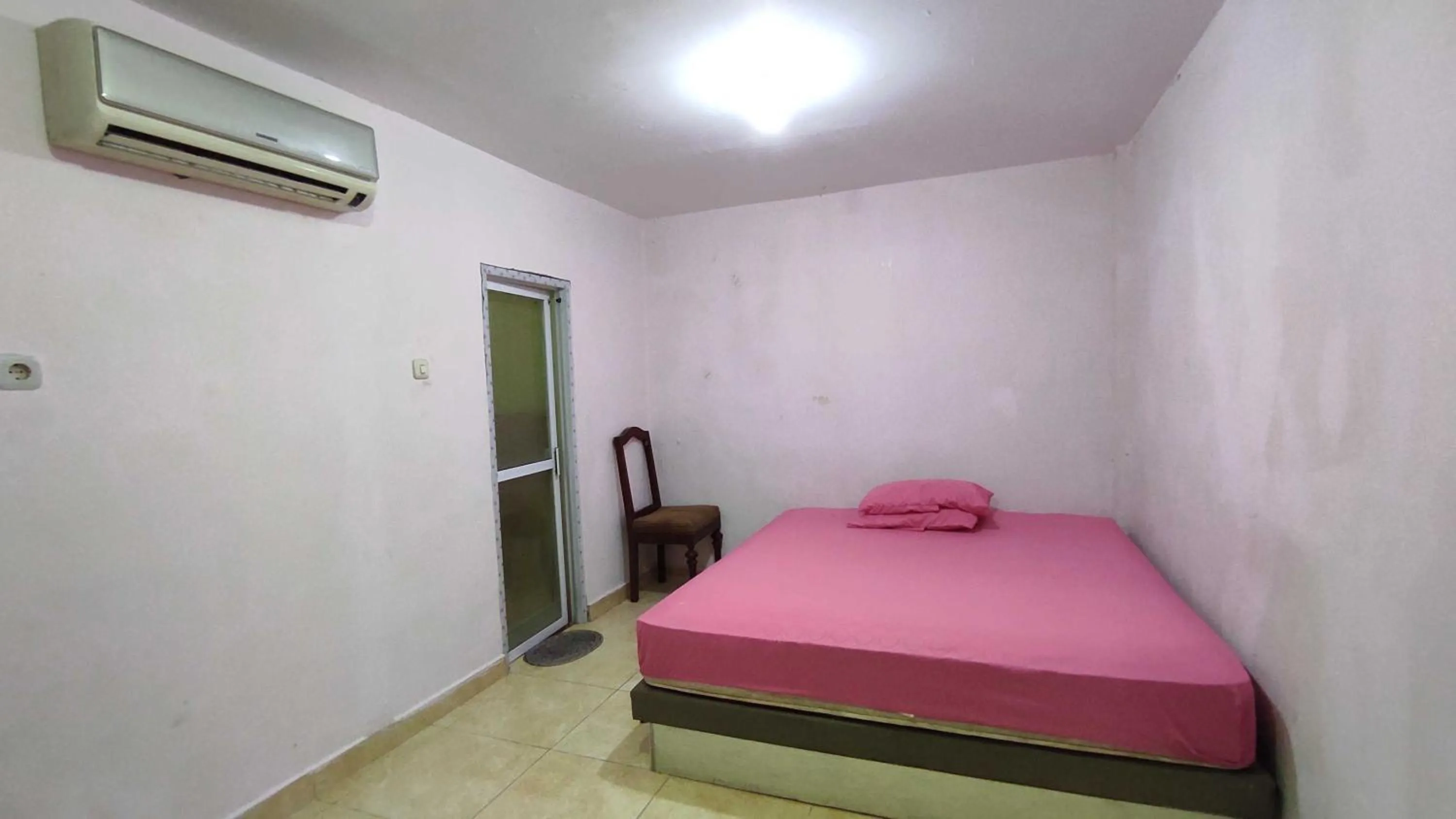 Bedroom, Bed in Hotel O Homestay Aqsa