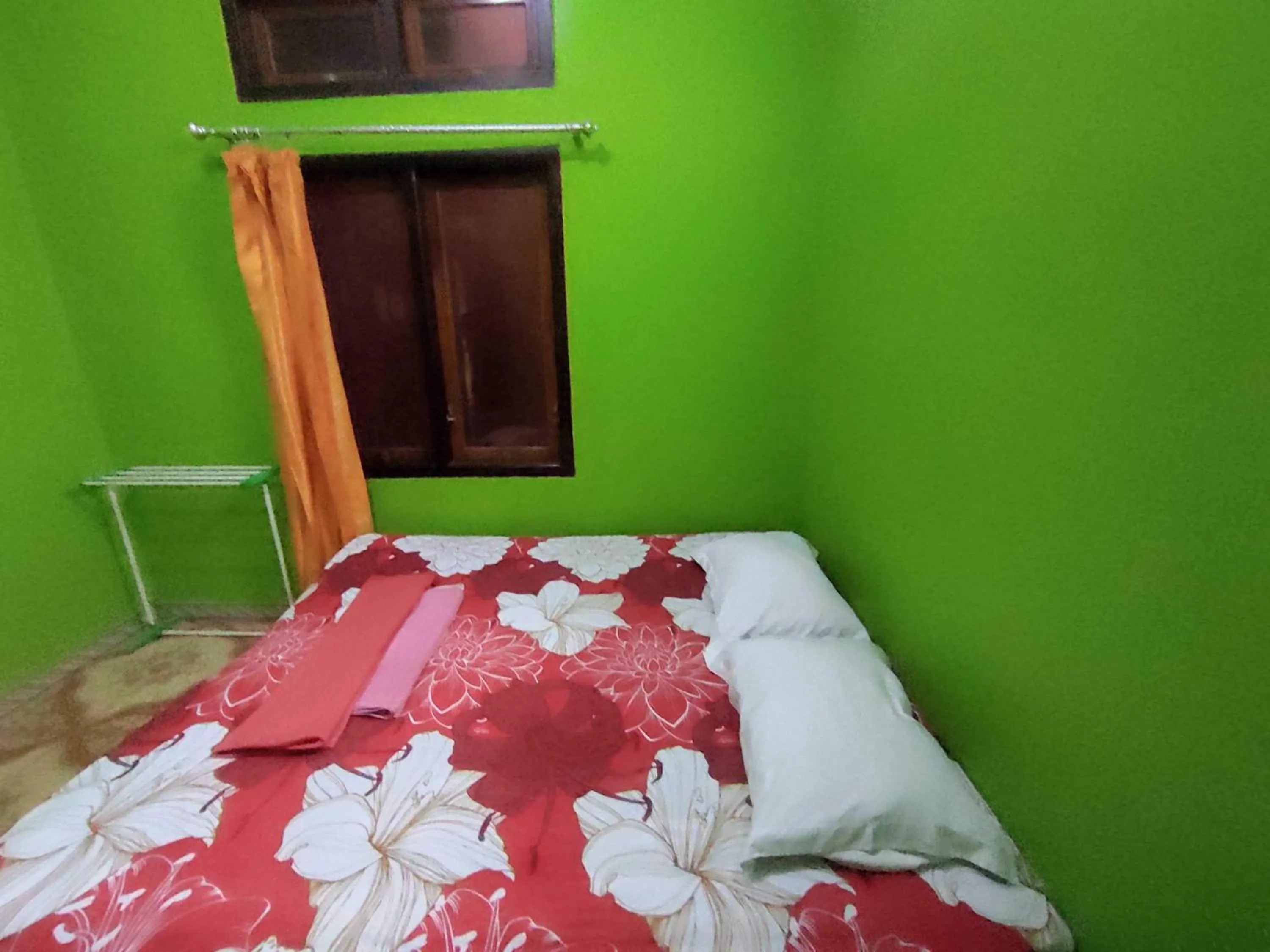 Bedroom, Bed in Hotel O Homestay Aqsa