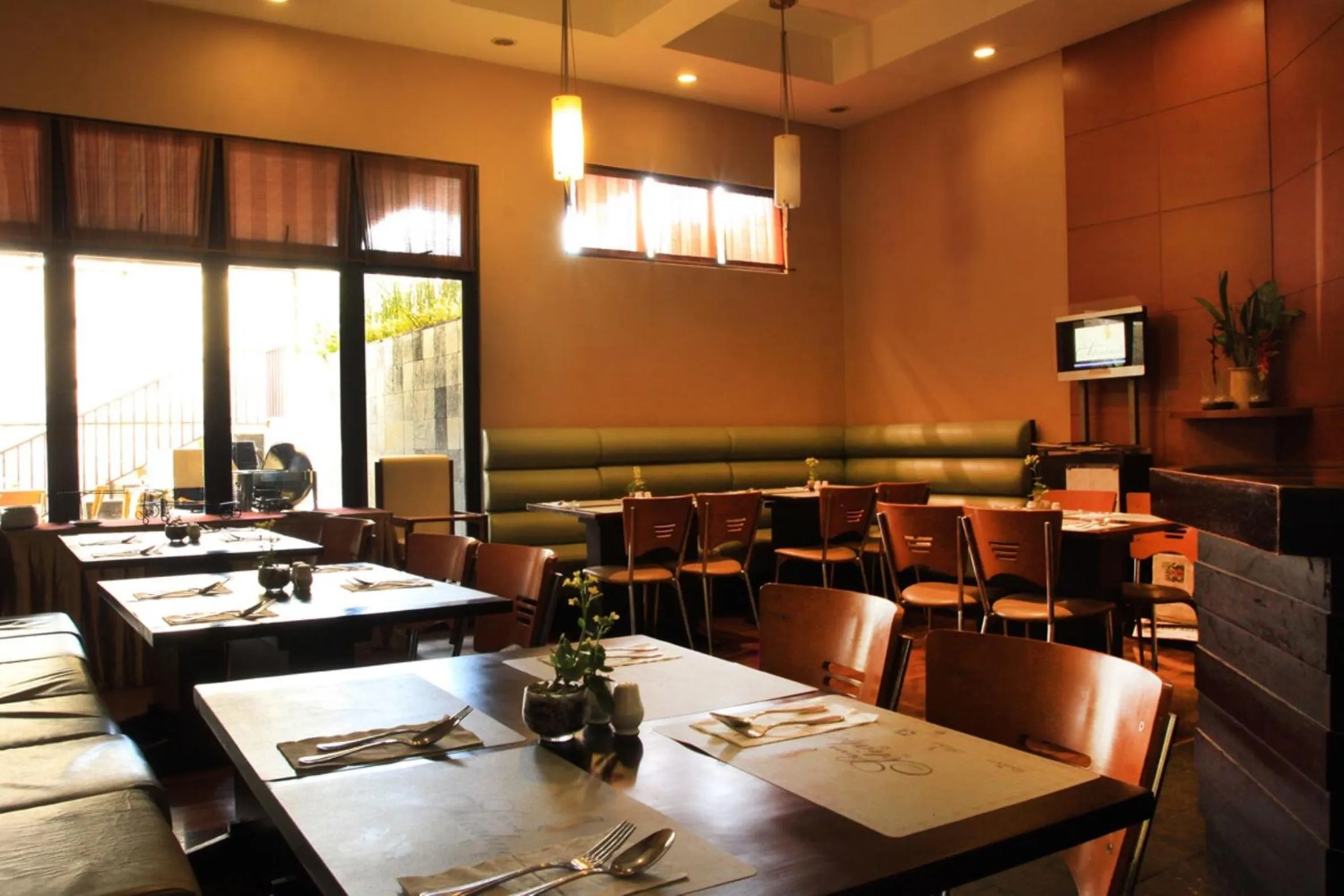 Restaurant/places to eat in Daily Home Apartment