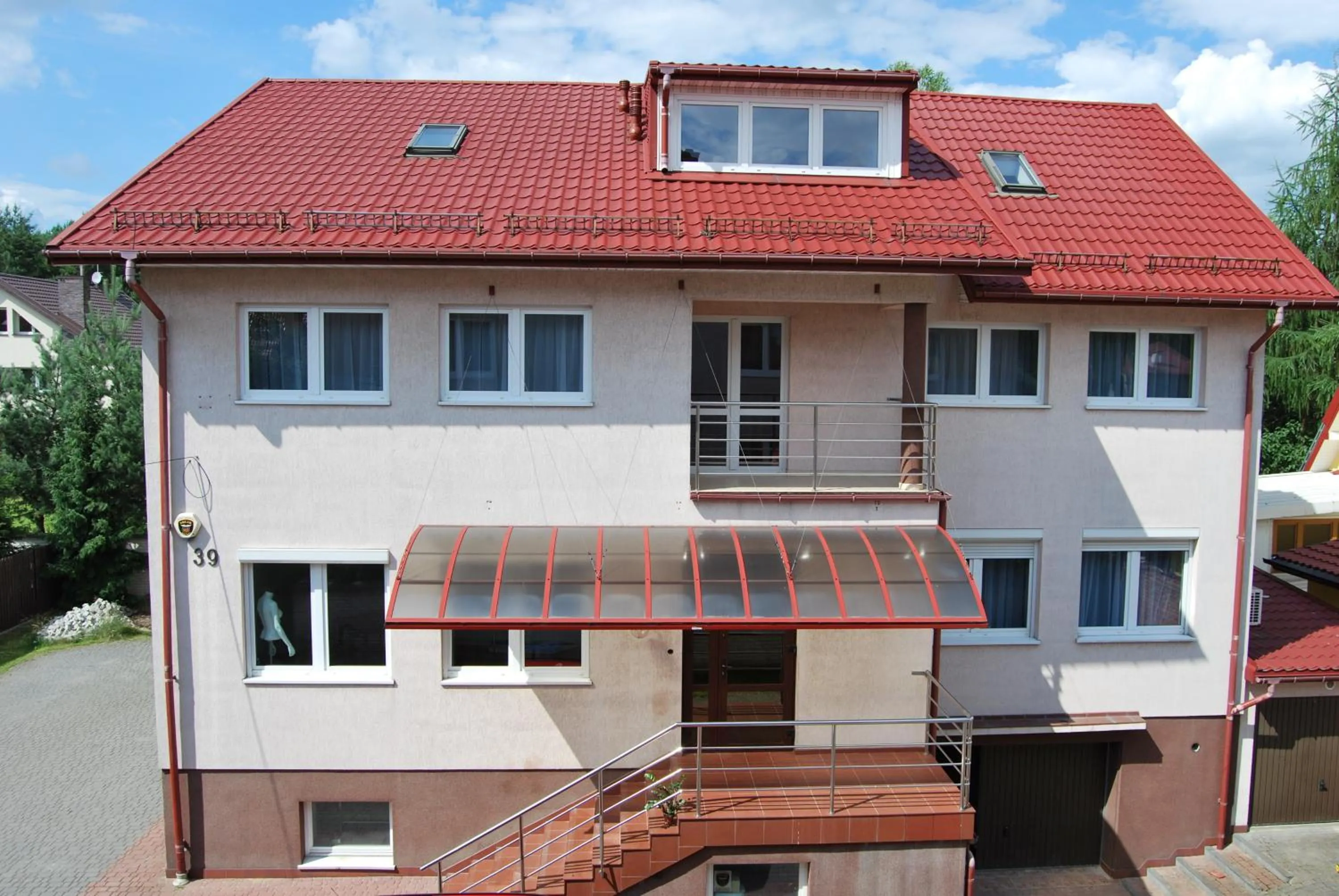 Property building in Villa Victoria