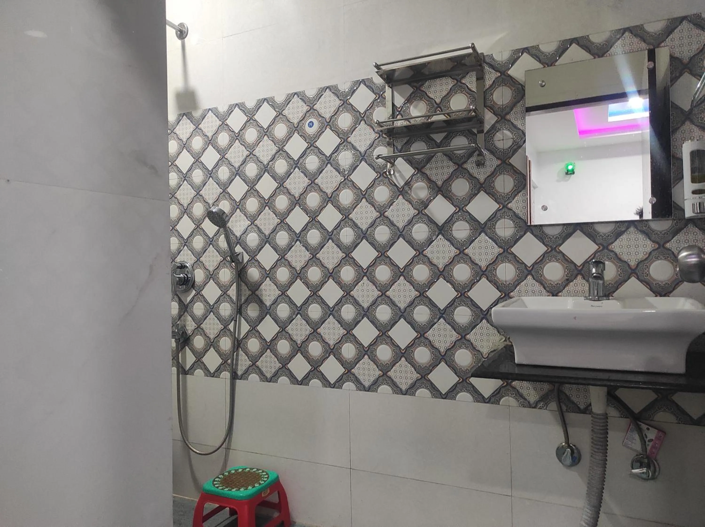 Shower in HOTEL SG HUB TOWER