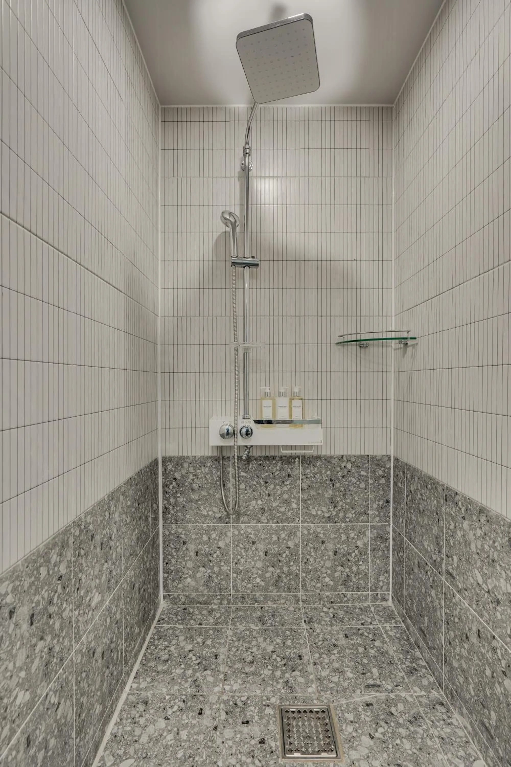 Shower in Two H Hotel