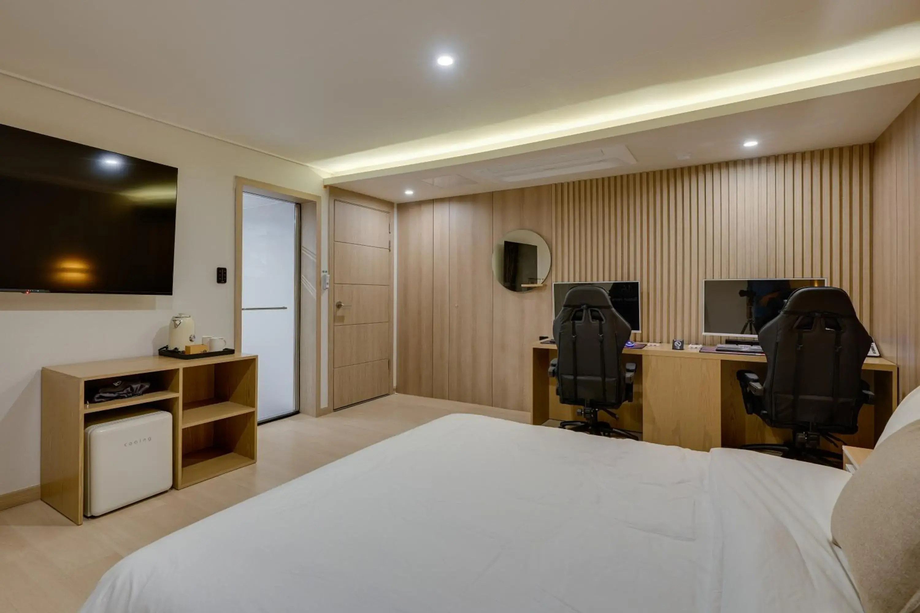 Photo of the whole room, Bed in Two H Hotel Photo of the whole room, Bed in Two H Hotel