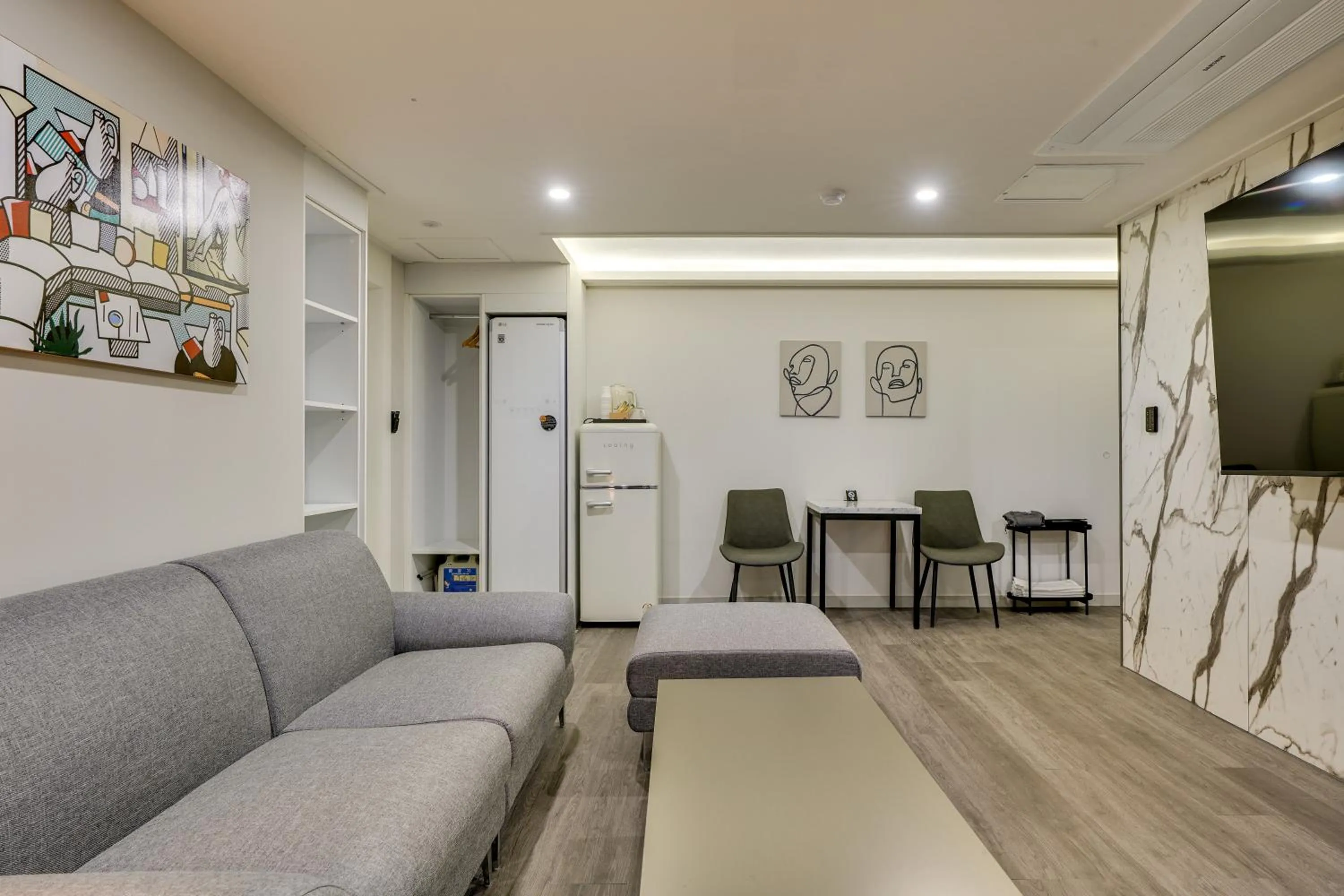 Living room in Two H Hotel