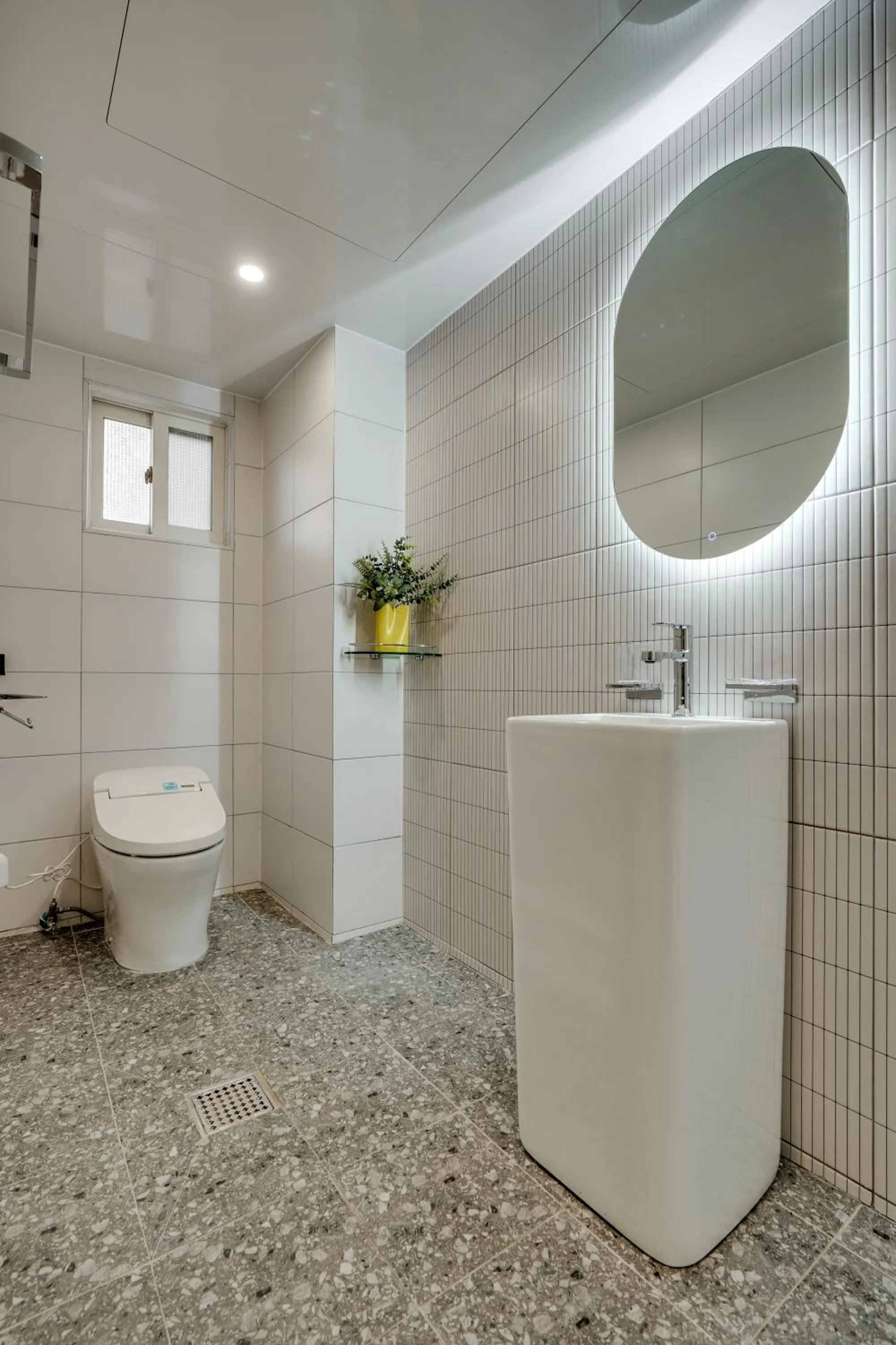 Toilet in Two H Hotel