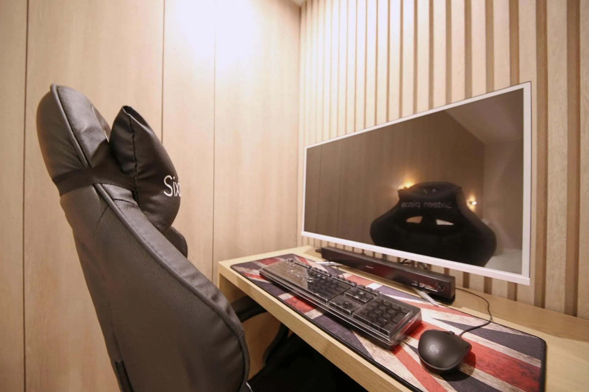 TV and multimedia in Two H Hotel