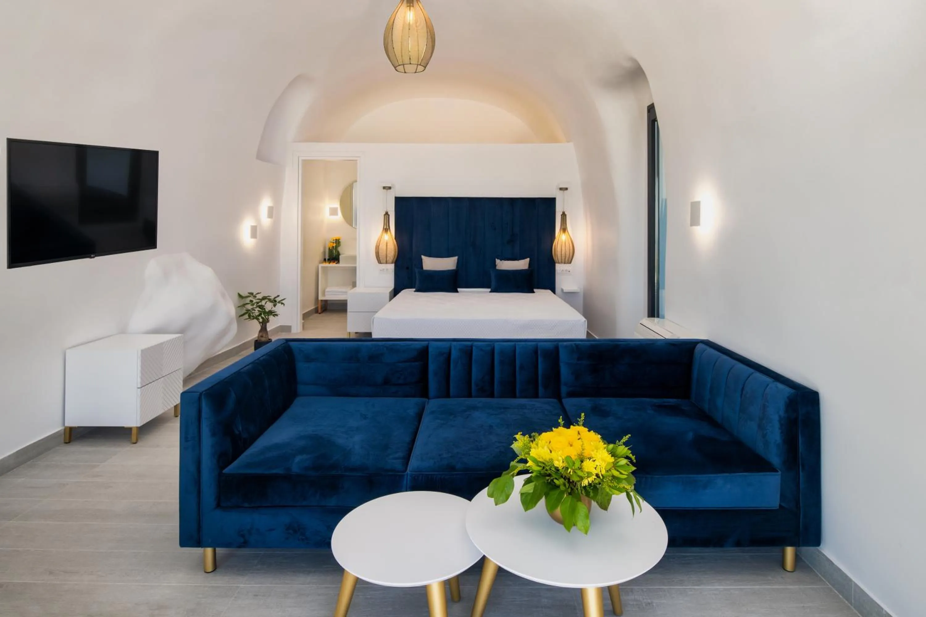 Living room, Bed in Palm Island Suites