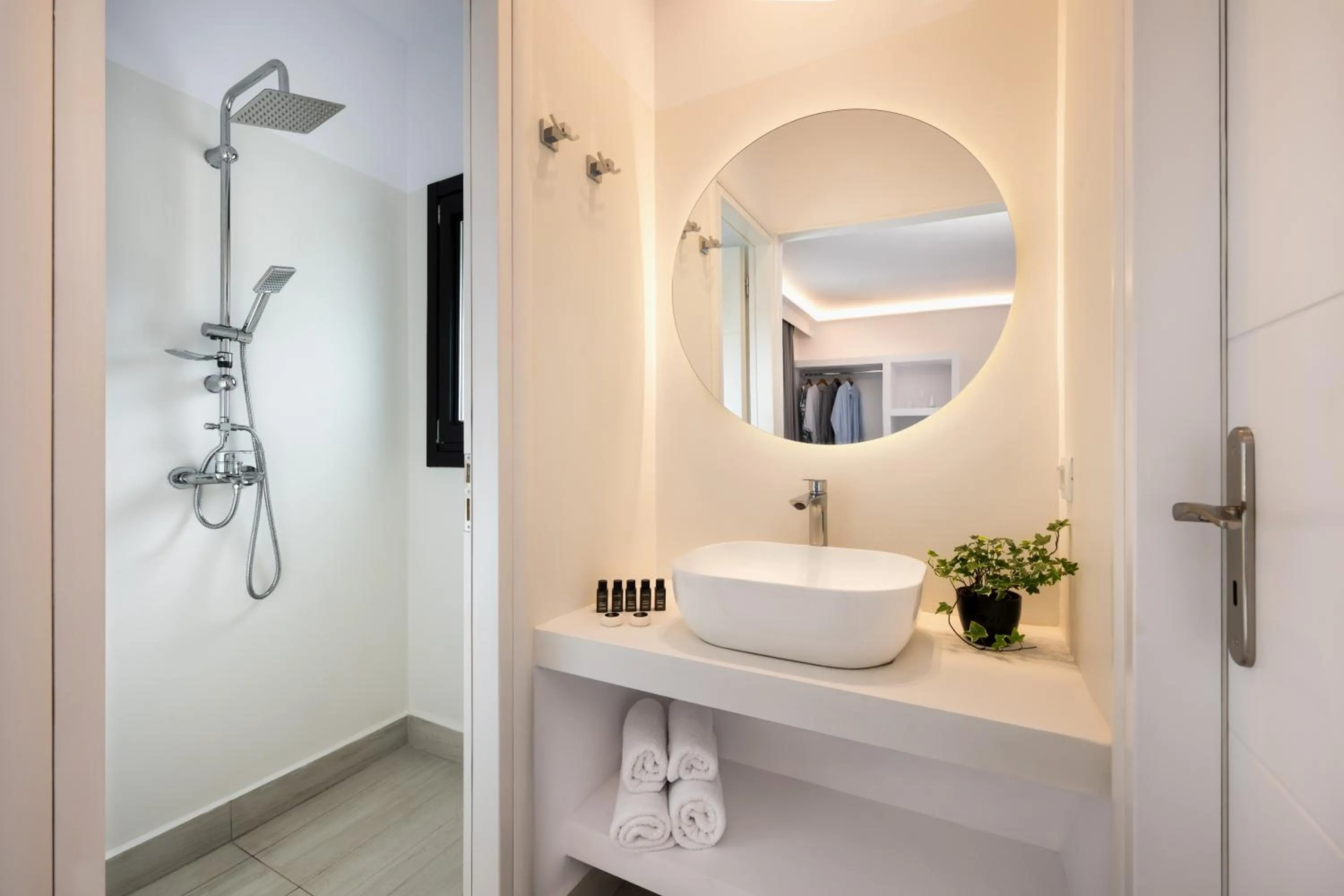 Shower in Palm Island Suites