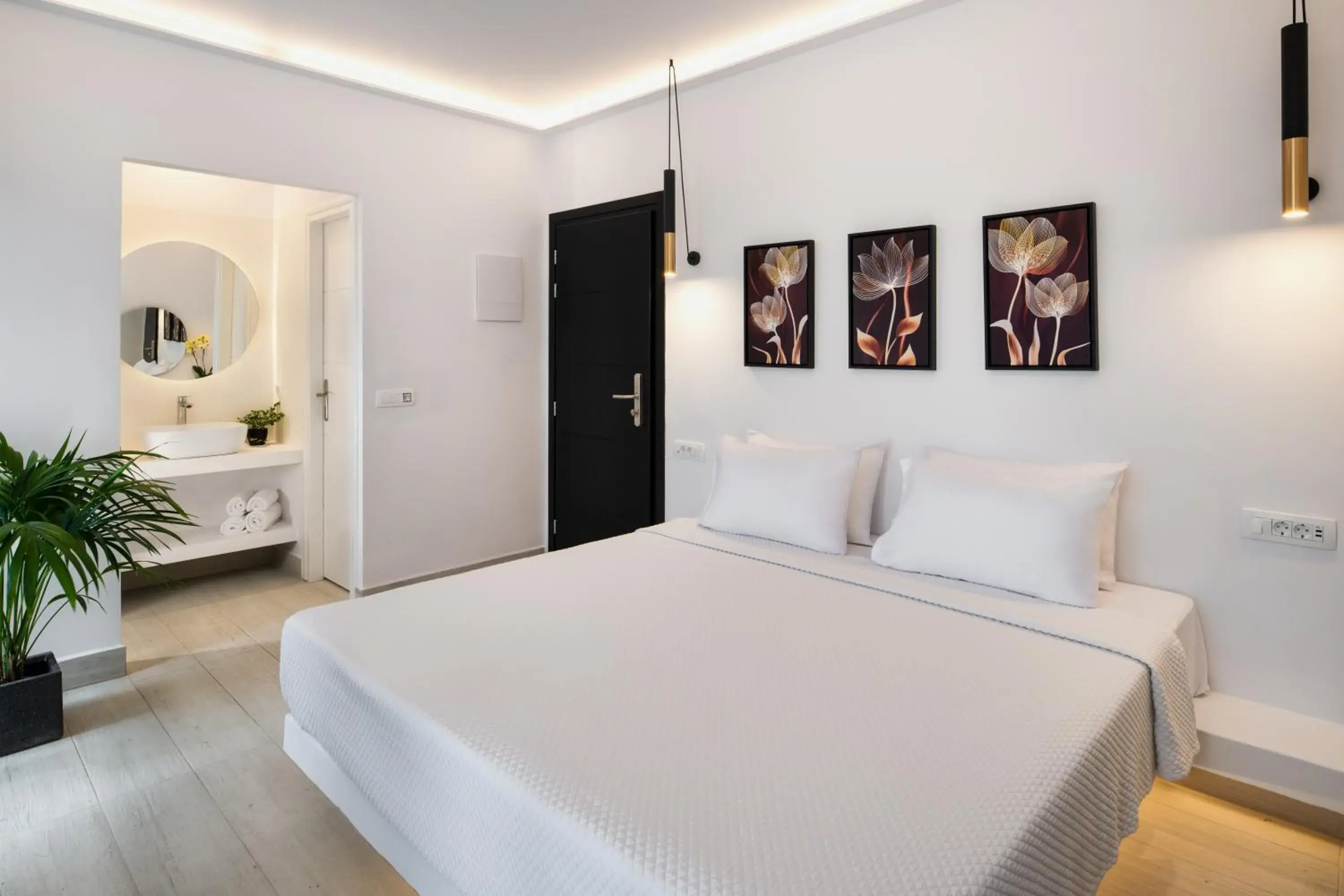 Bedroom, Bed in Palm Island Suites Bedroom, Bed in Palm Island Suites