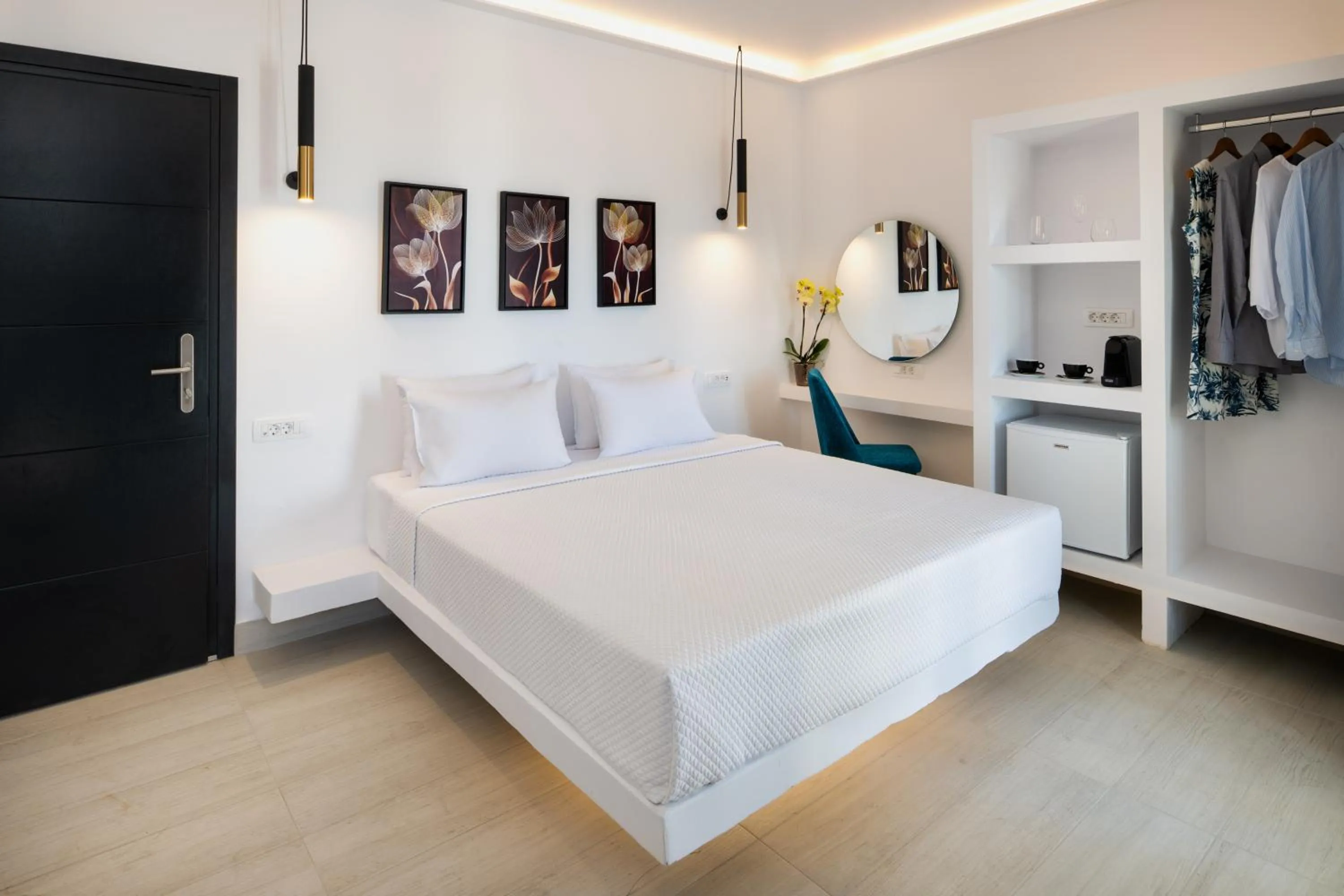 Bedroom, Bed in Palm Island Suites