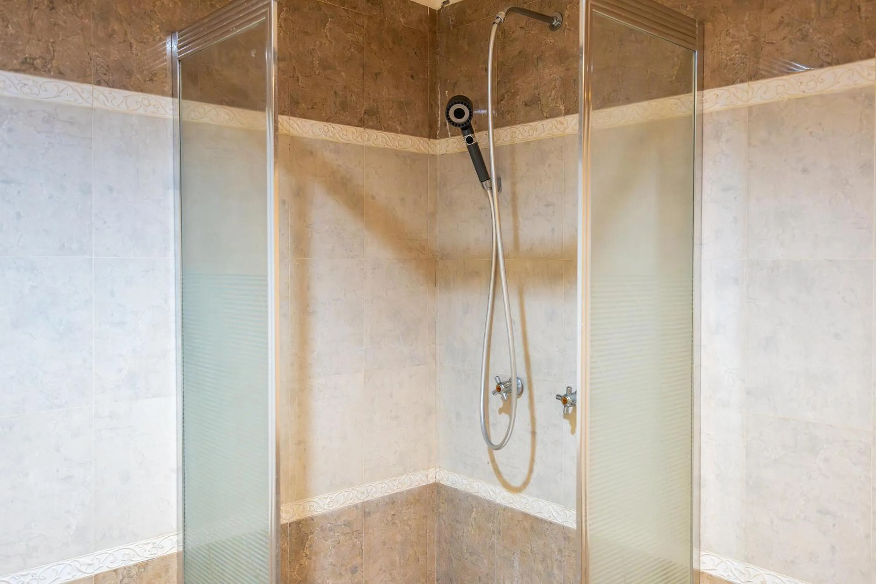 Shower in Ammara Legian By Vilarisi - 8 Minute Walk To The Beach