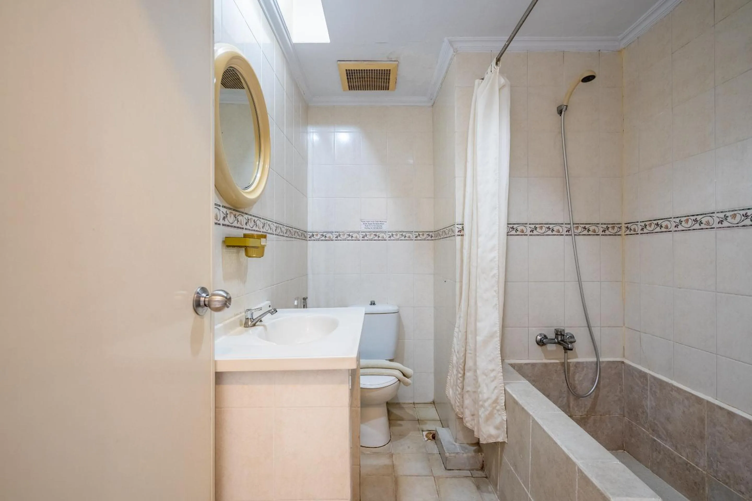 Toilet in Ammara Legian By Vilarisi - 8 Minute Walk To The Beach