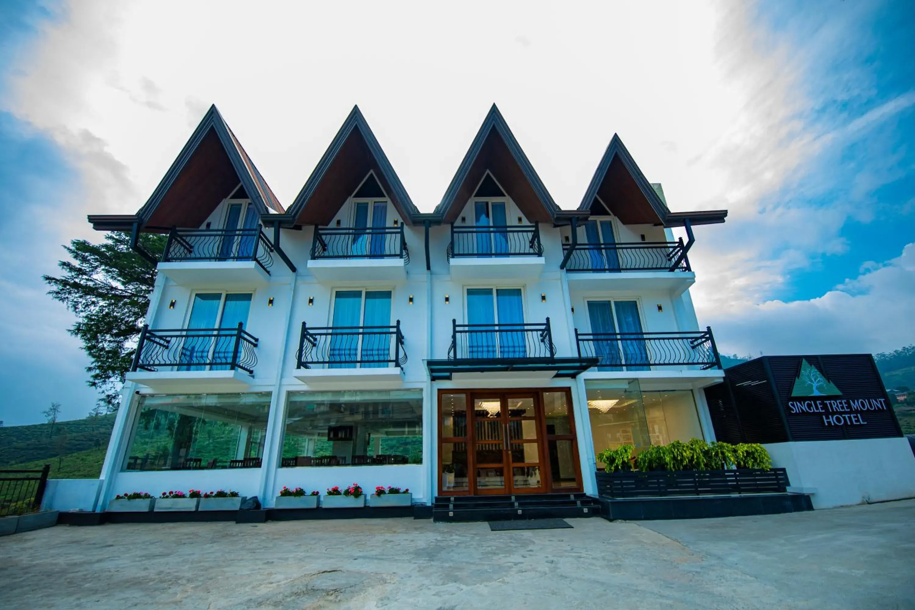 Property building in Single Tree Mount Hotel Property building in Single Tree Mount Hotel