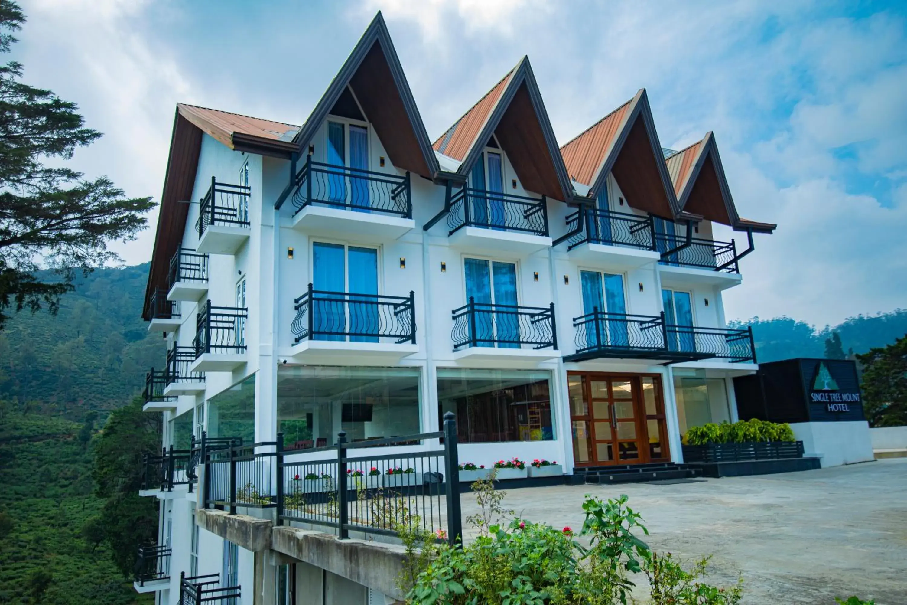 Property building in Single Tree Mount Hotel Property building in Single Tree Mount Hotel