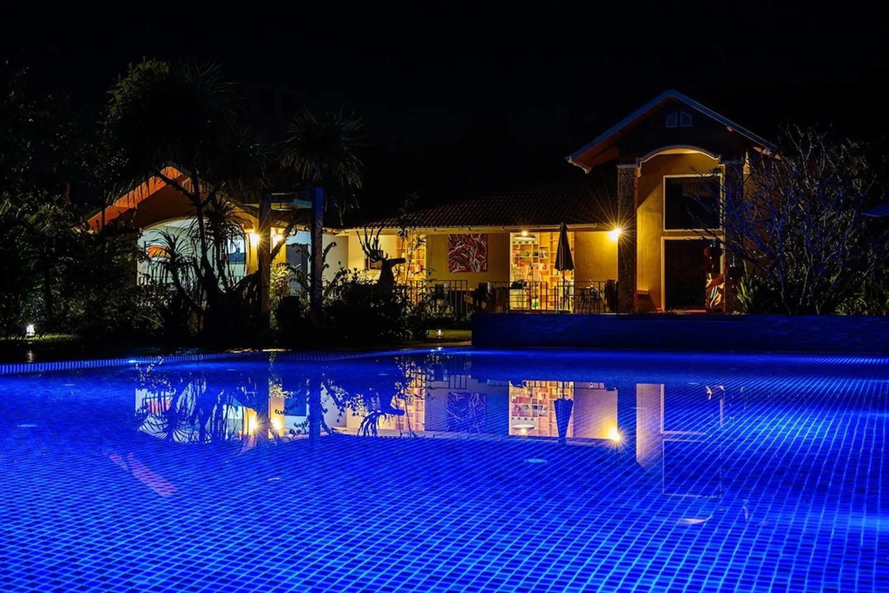 Swimming pool in Thai Good Arts Resort