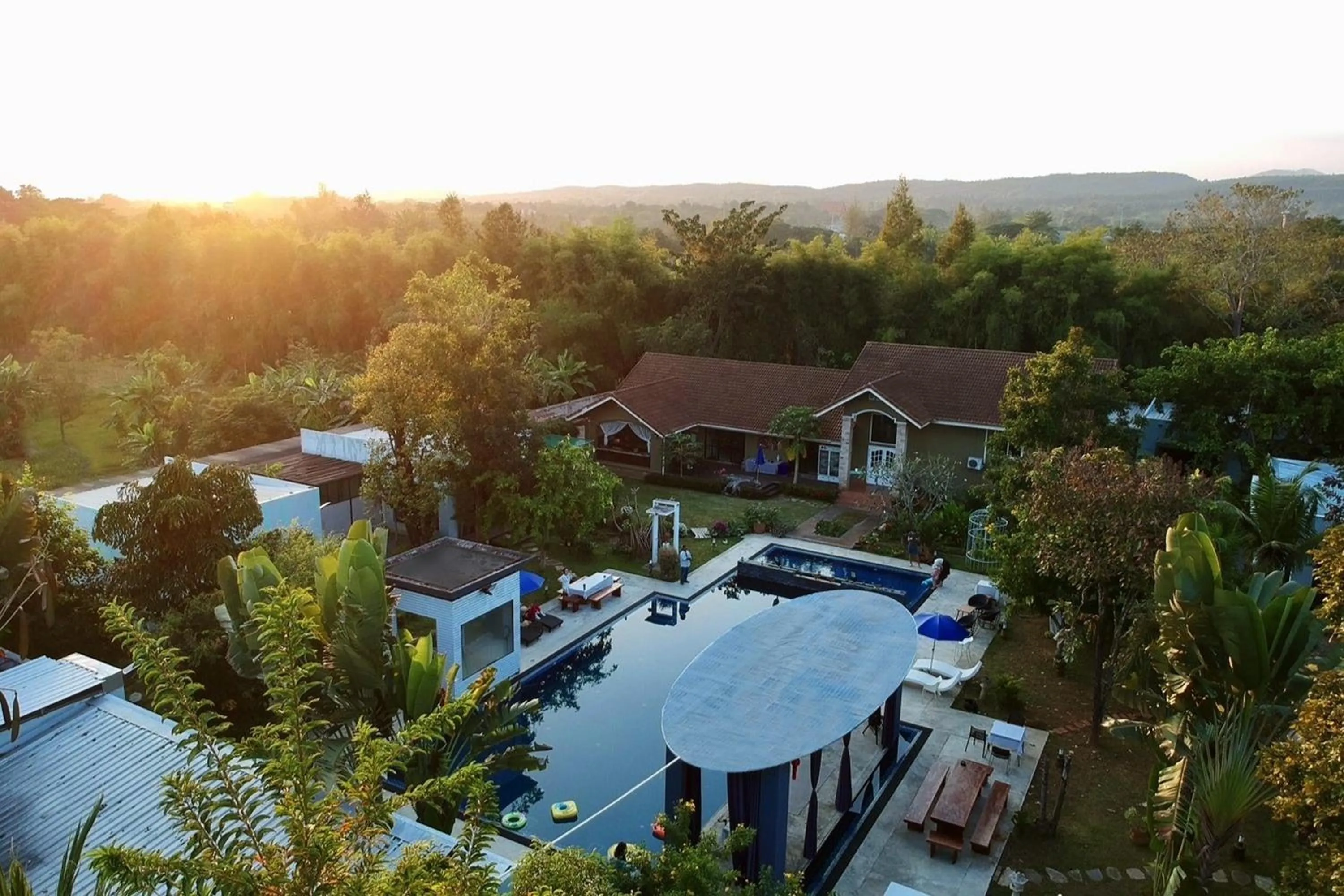 Swimming pool in Thai Good Arts Resort