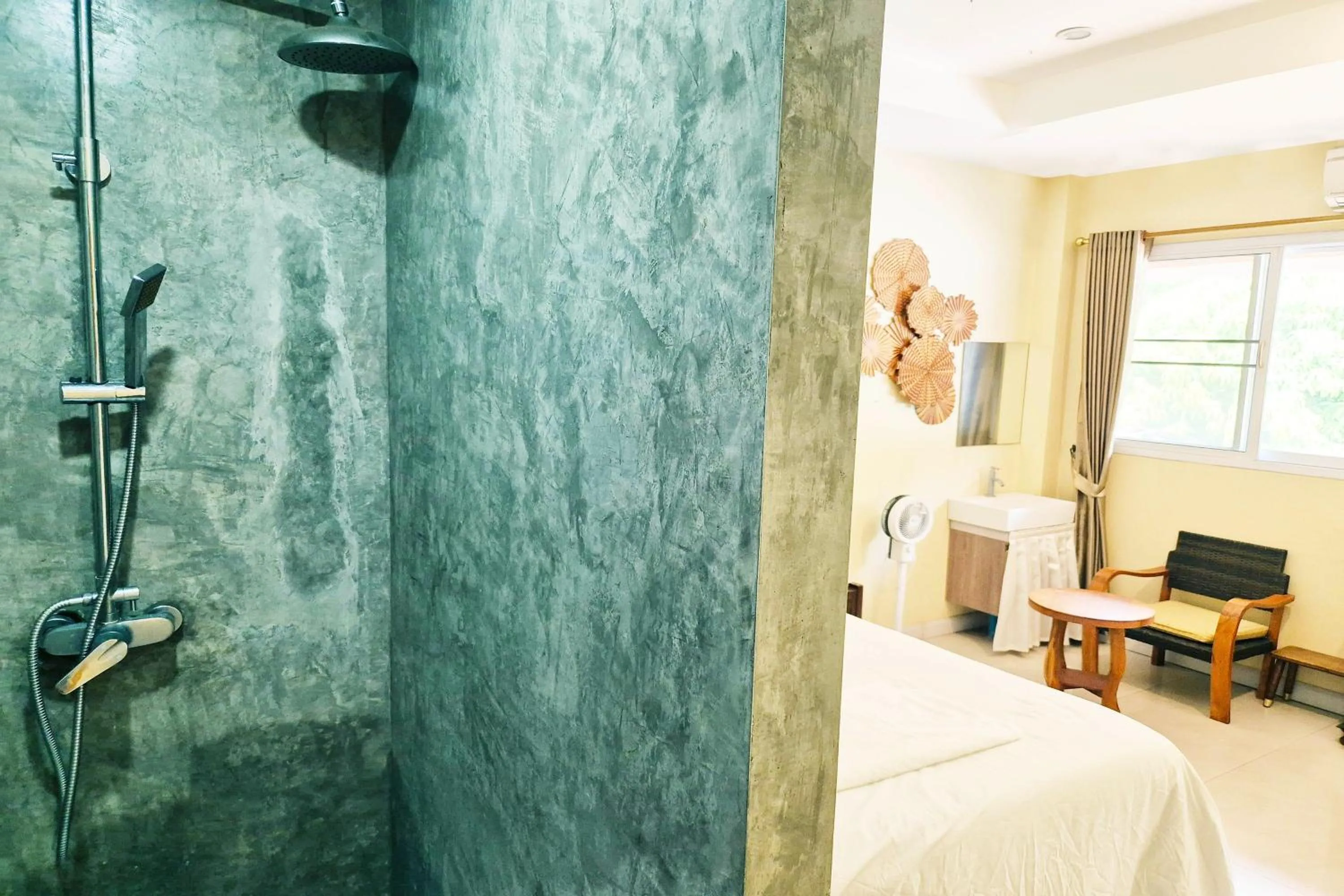 Shower in Thai Good Arts Resort