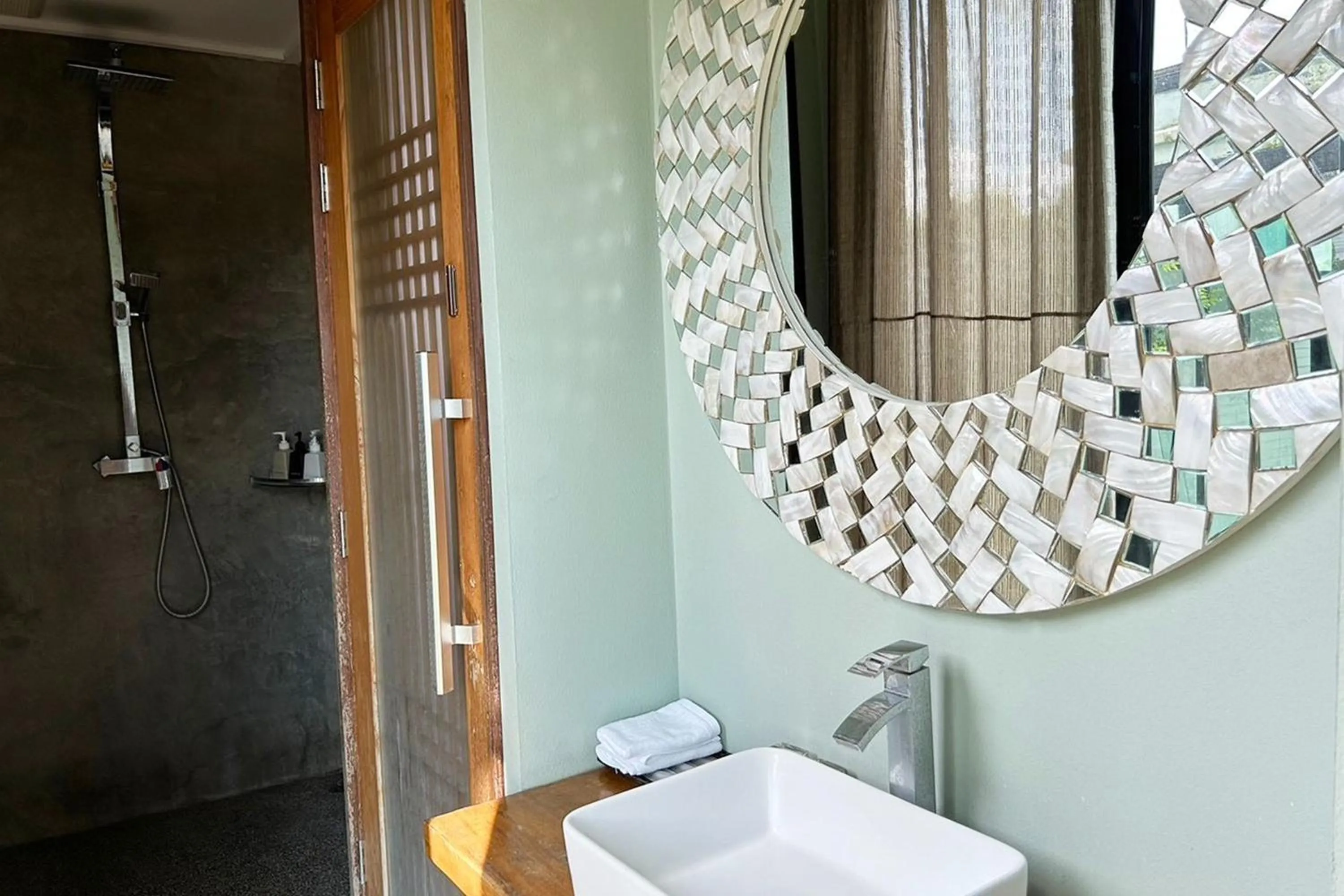 Bathroom in Thai Good Arts Resort