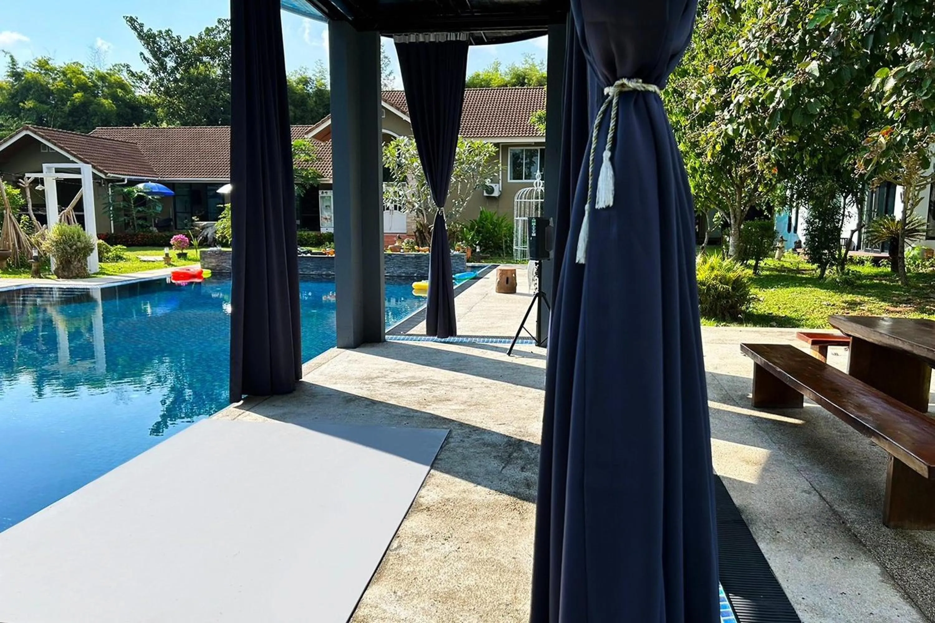 Swimming pool in Thai Good Arts Resort