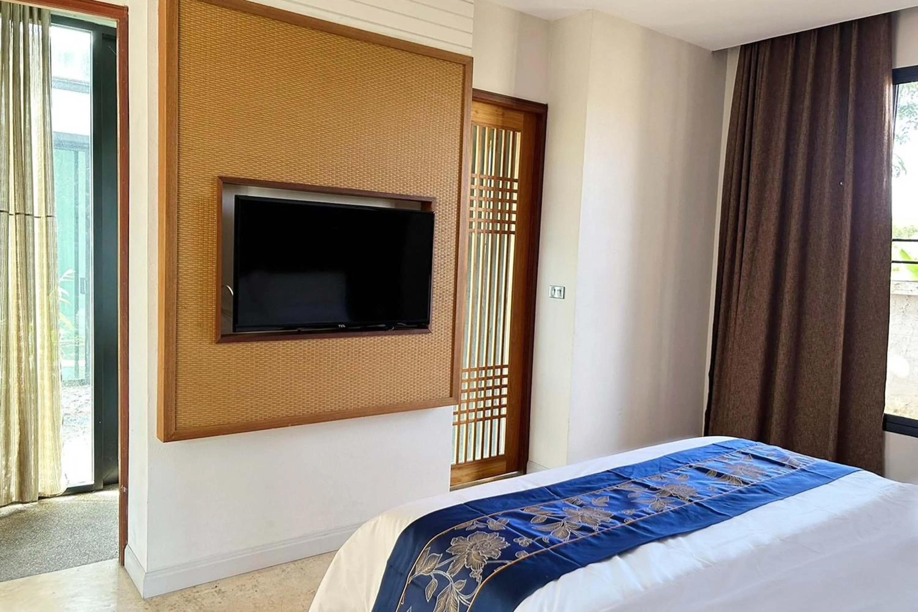 Bed in Thai Good Arts Resort