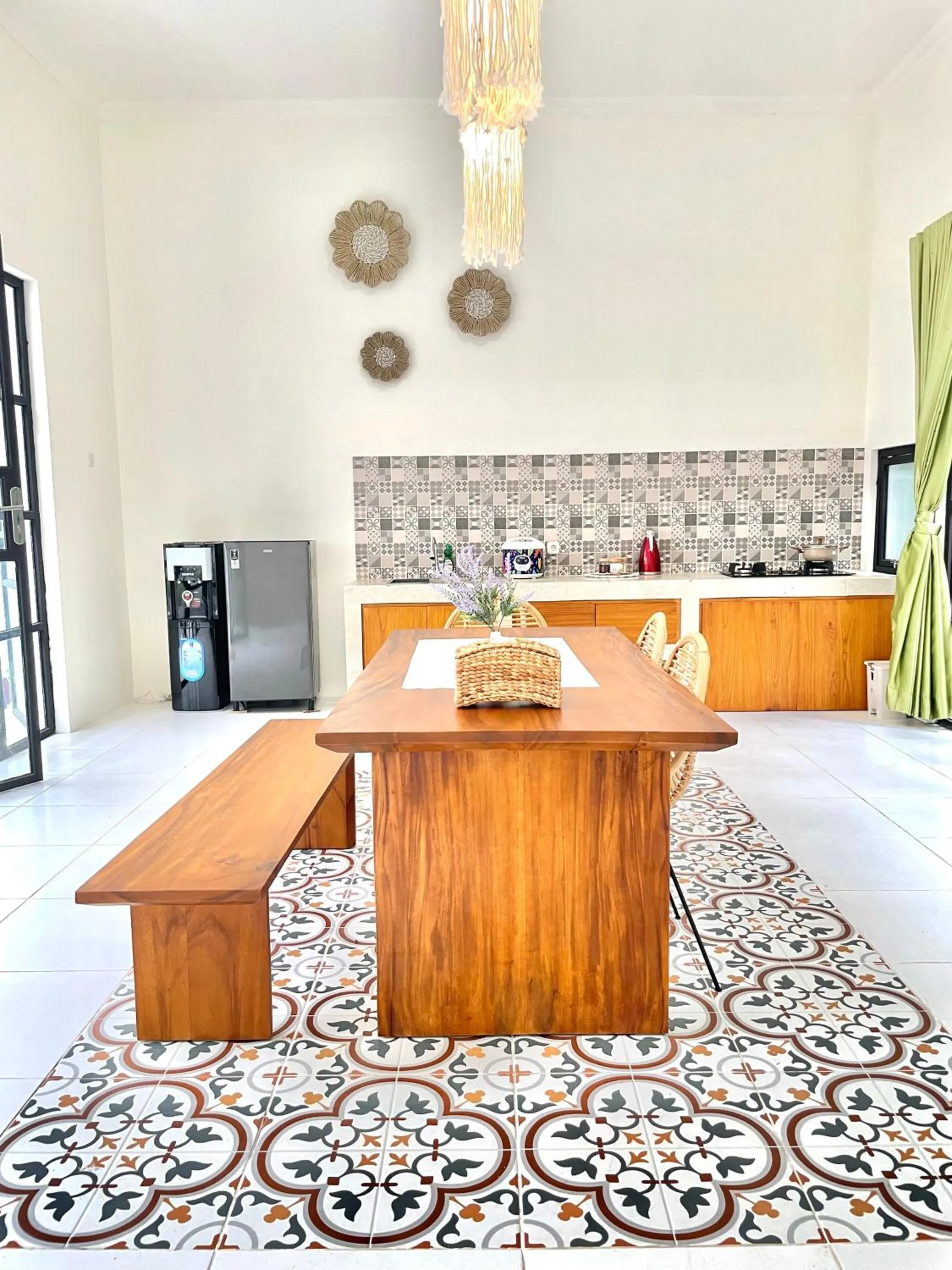 Kitchen or kitchenette in Sampai Villa Santiva