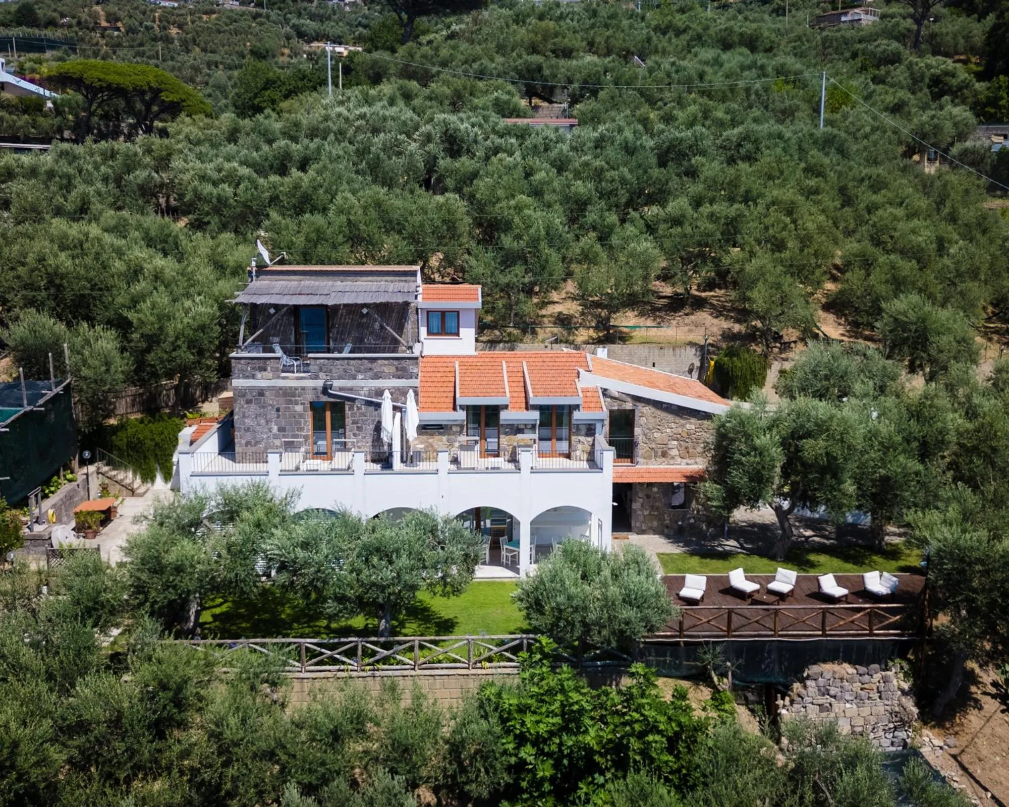 Property building in Casa Clementina Marciano