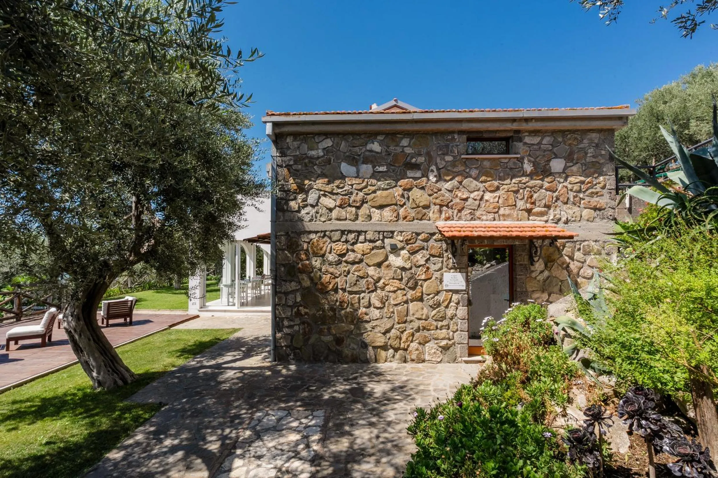 Property building in Casa Clementina Marciano