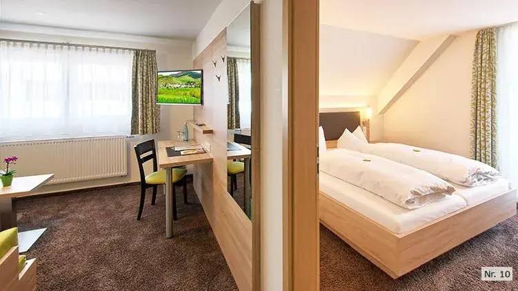 Family Two-Bedroom Suite - single occupancy in Landhotel Löwen Bernau Family Two-Bedroom Suite - single occupancy in Landhotel Löwen Bernau