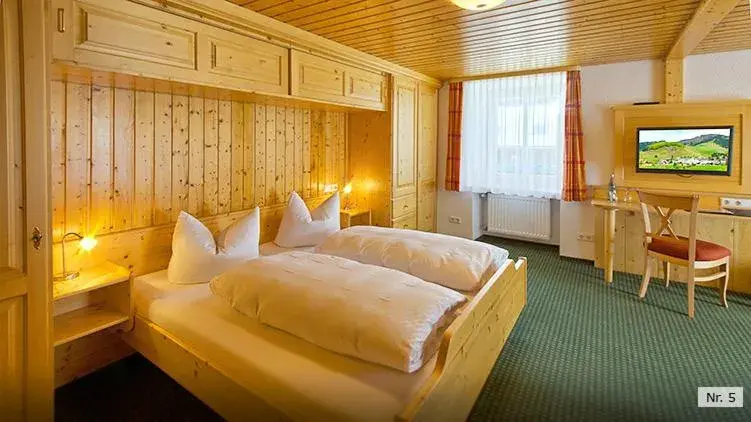 Family Suite with Balcony - single occupancy in Landhotel Löwen Bernau Family Suite with Balcony - single occupancy in Landhotel Löwen Bernau