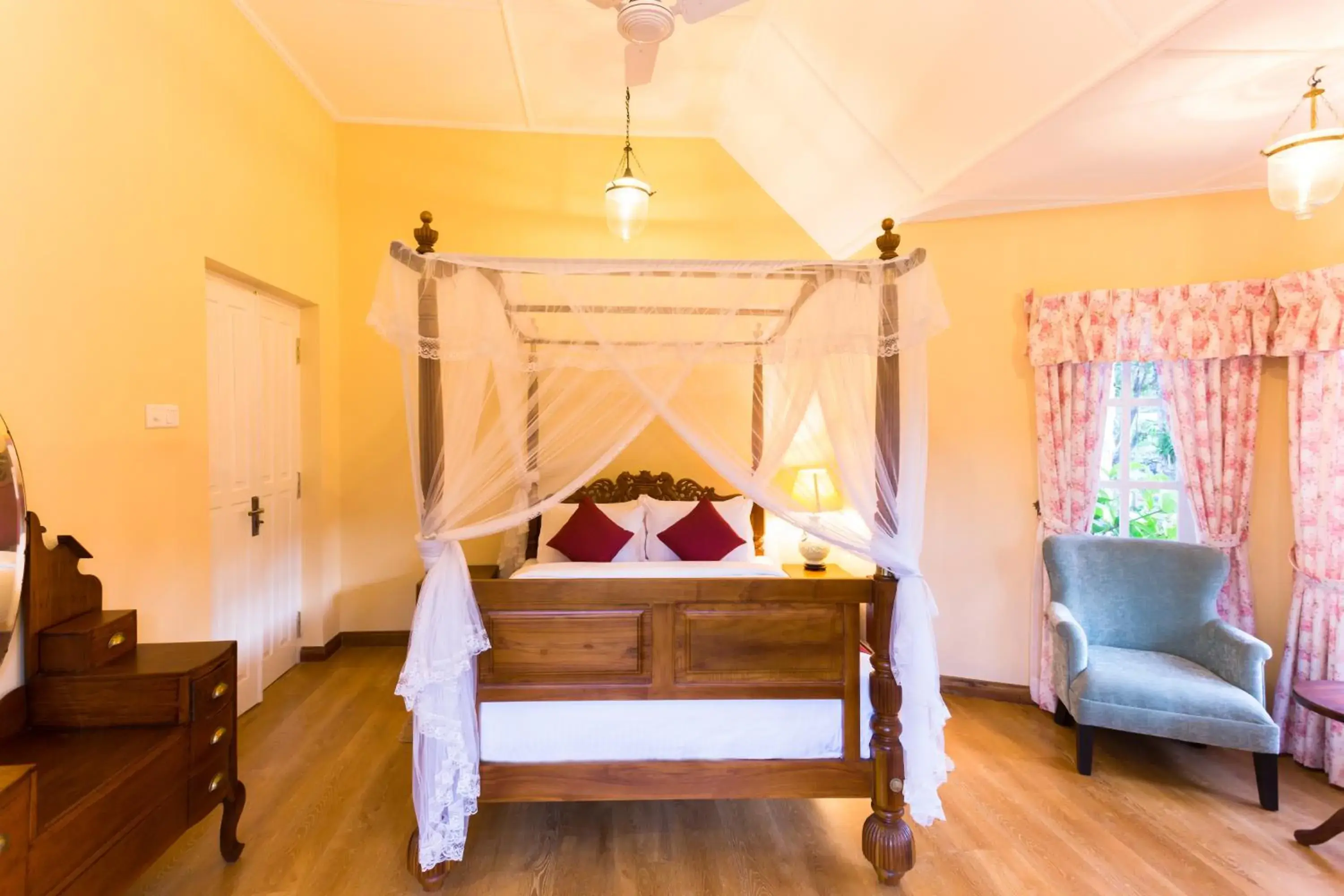 Deluxe Double Room with Mountain View - single occupancy in Rockbourne Bungalow Deluxe Double Room with Mountain View - single occupancy in Rockbourne Bungalow
