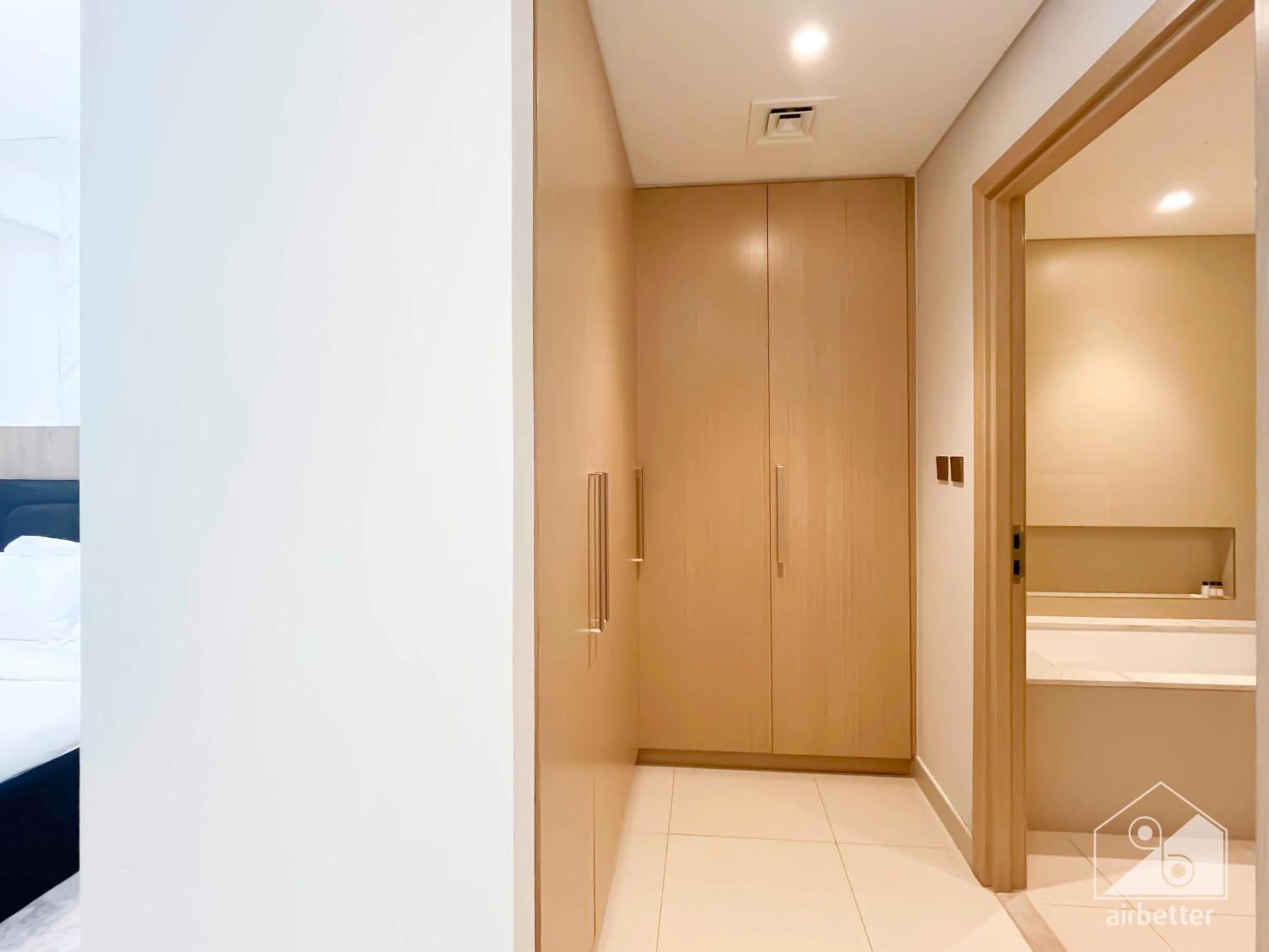 Luxurious stay Dubai Creek Balcony & View