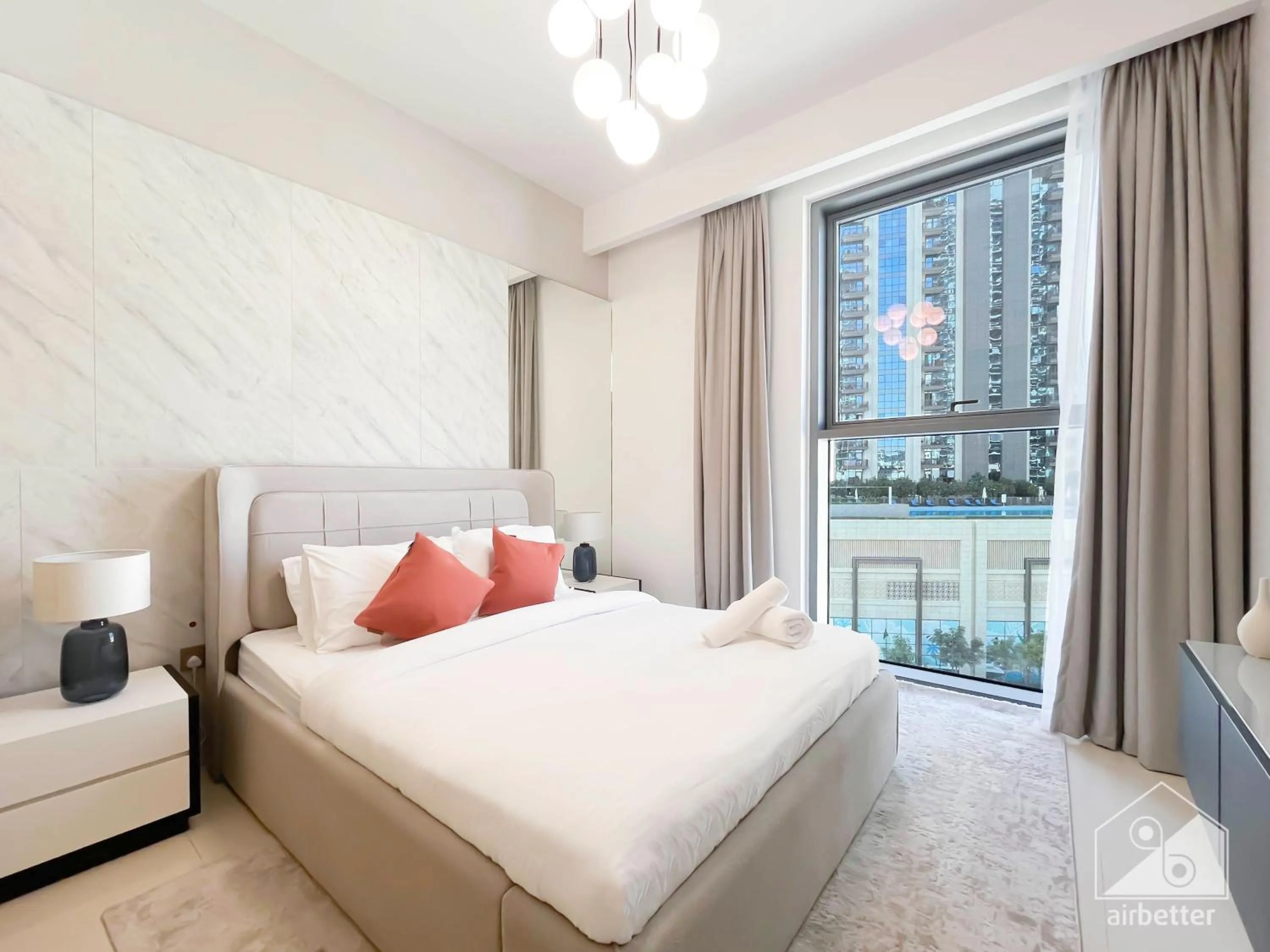 Bed in Luxurious stay Dubai Creek Balcony & View