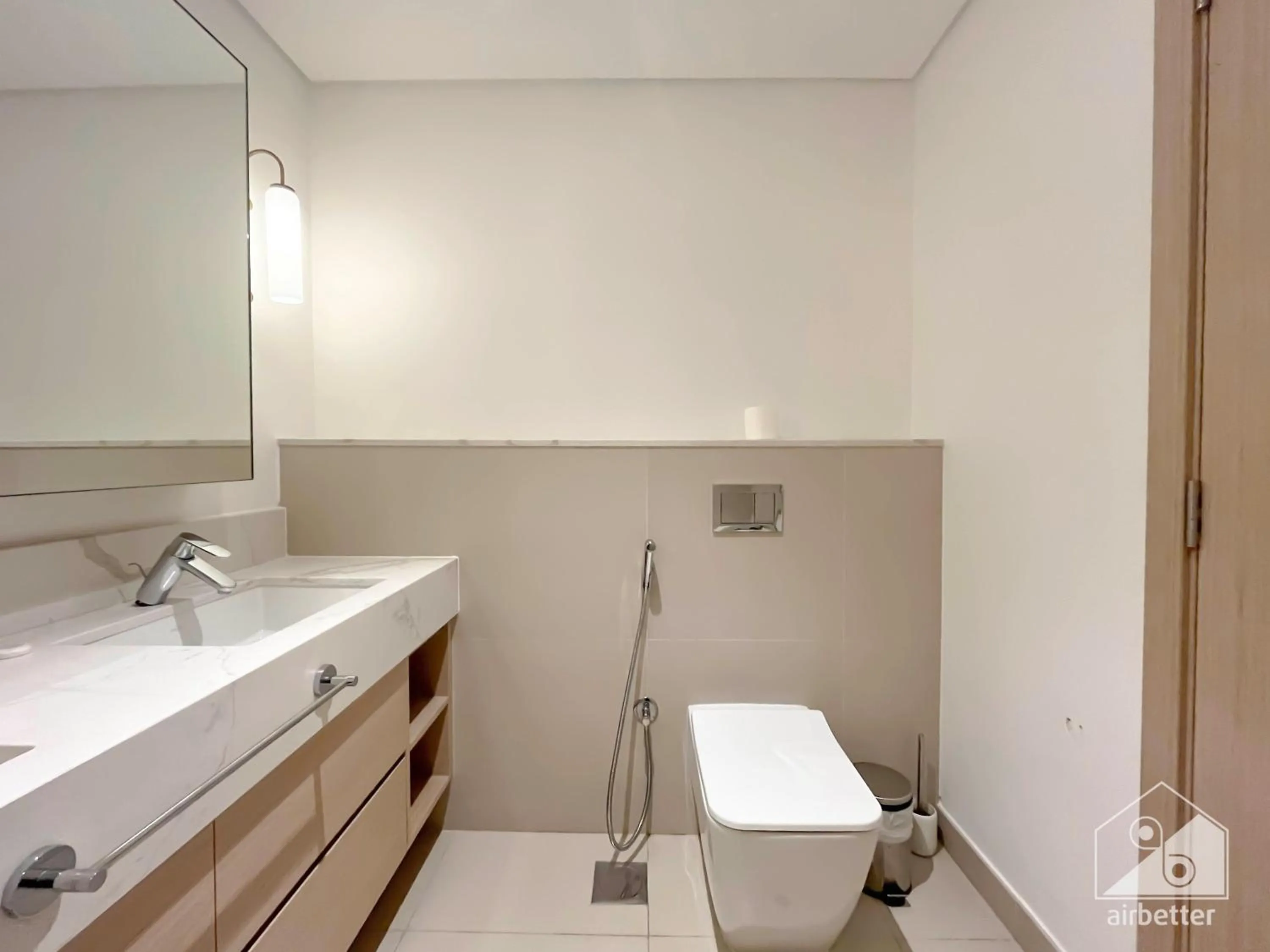 Luxurious stay Dubai Creek Balcony & View