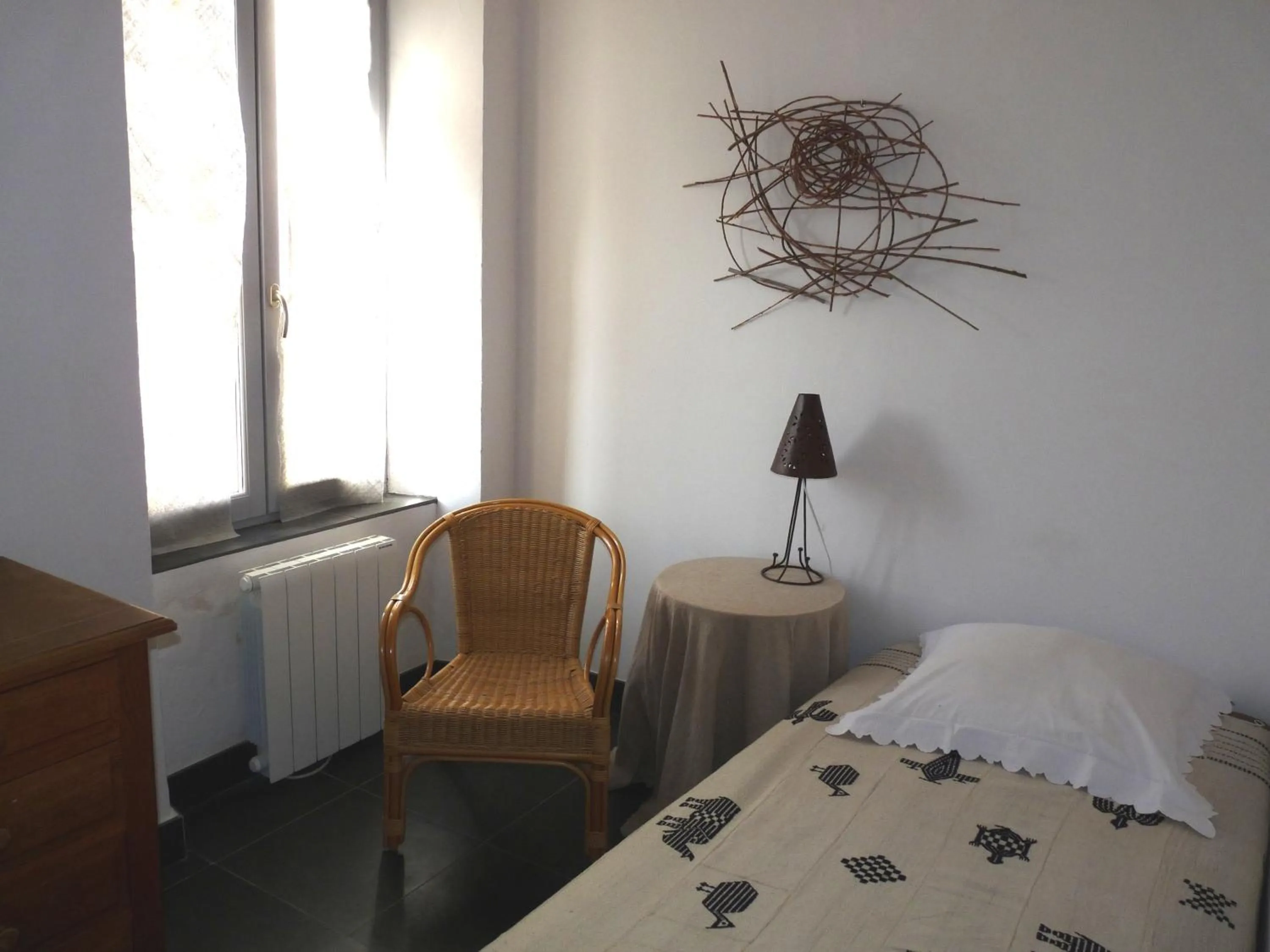 Decorative detail, Bed in La Maison Du Ruisseau