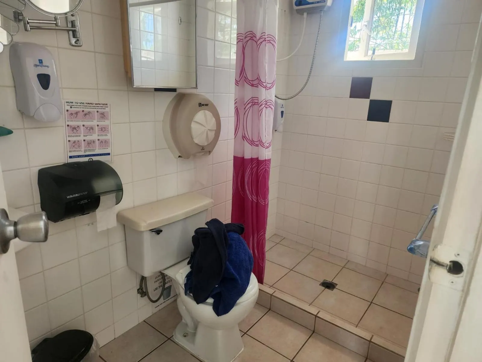 Bathroom in YOUR FIRST DAY Hotel on Aruba