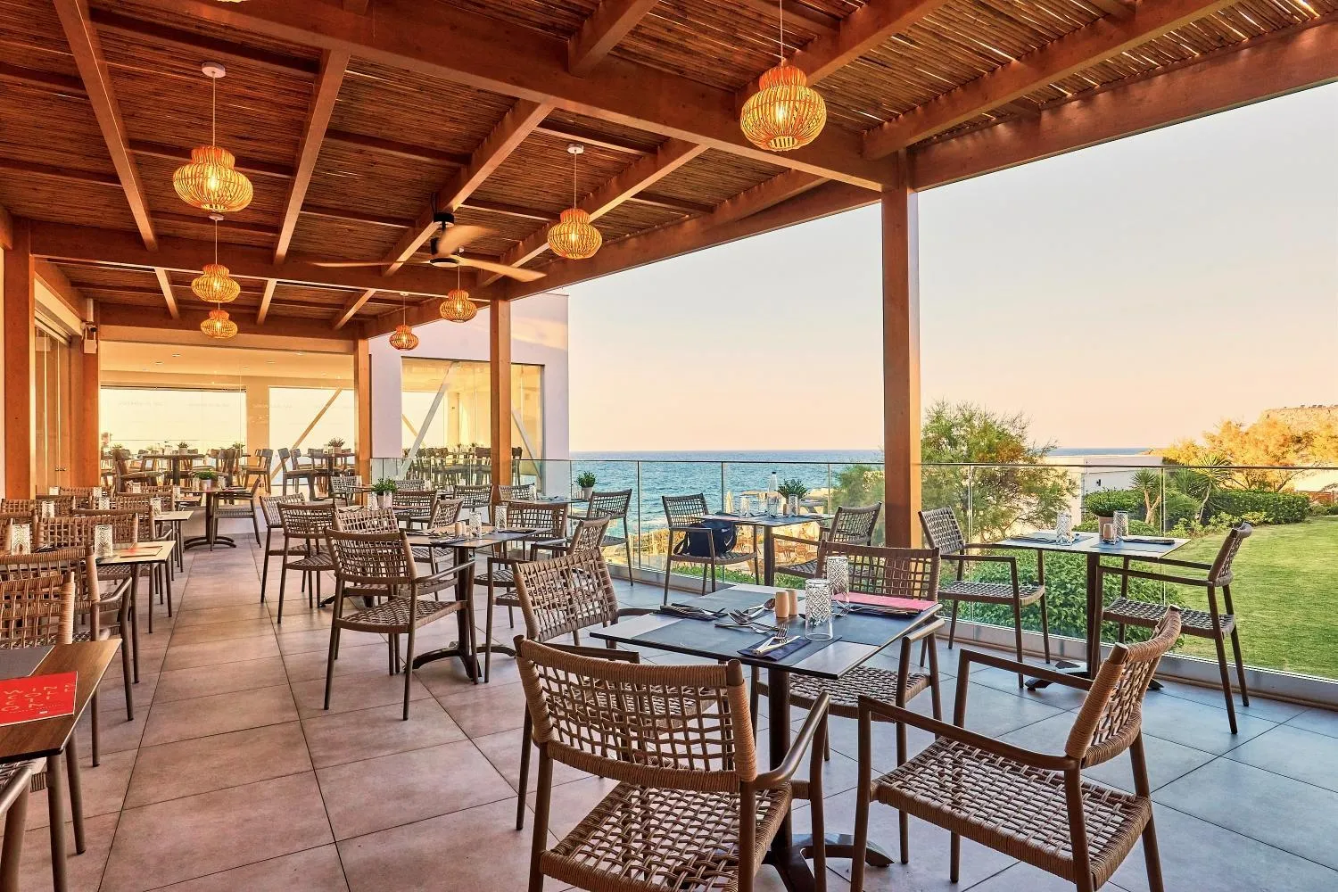 Restaurant/places to eat in Enorme Santanna Island