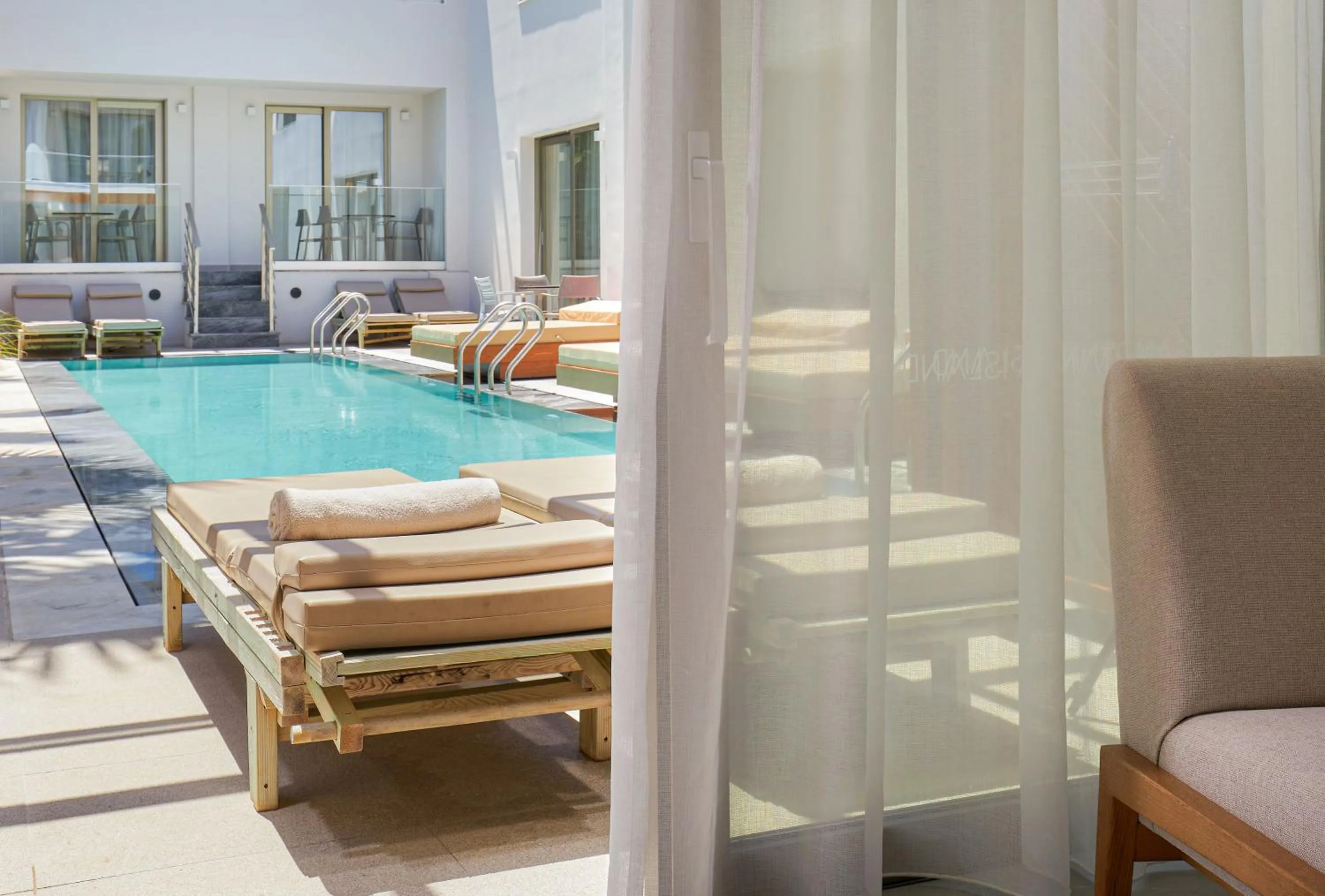 Pool view in Enorme Santanna Island