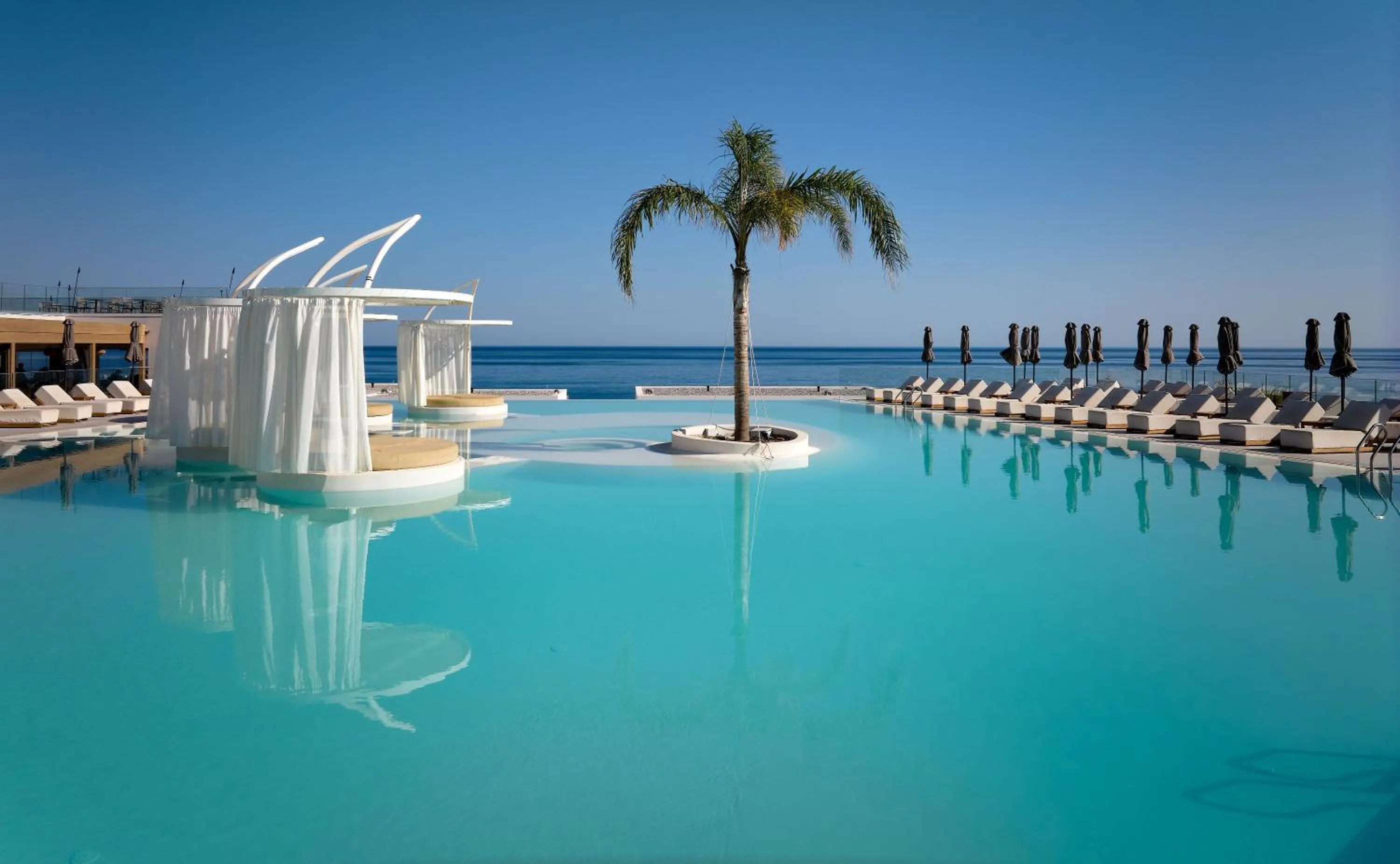 Pool view in Enorme Santanna Island