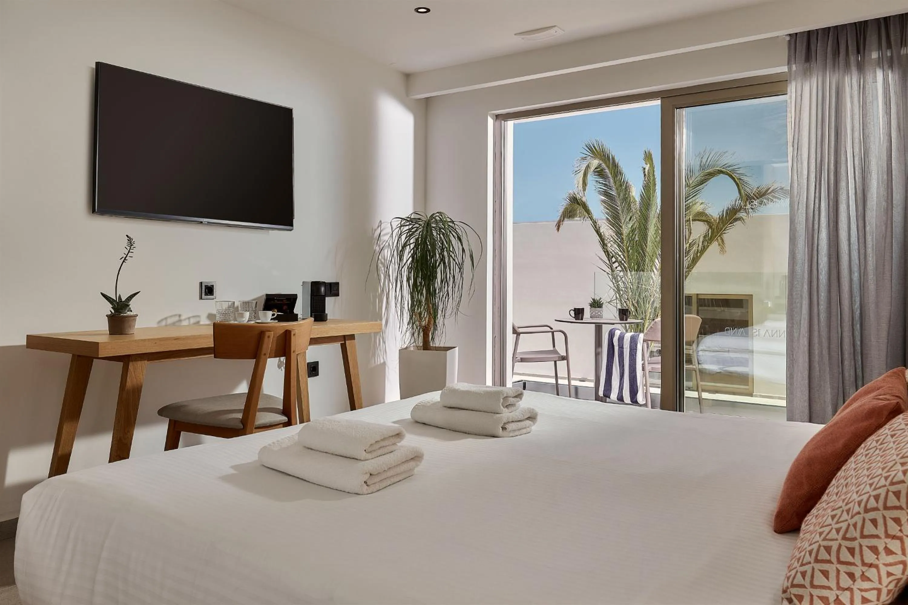 Coffee/tea facilities, Bed in Enorme Santanna Island