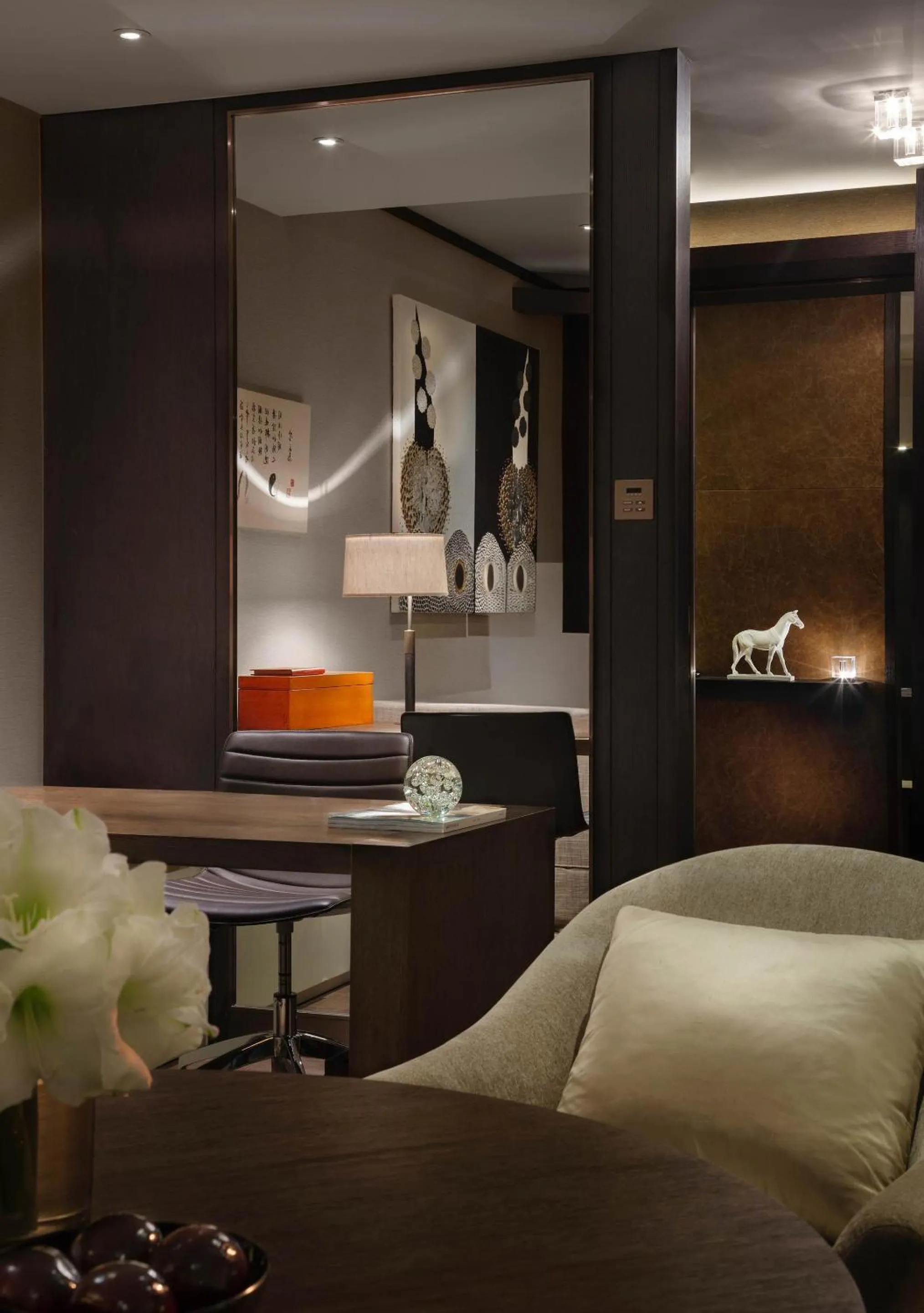 Seating area in Rosewood Beijing