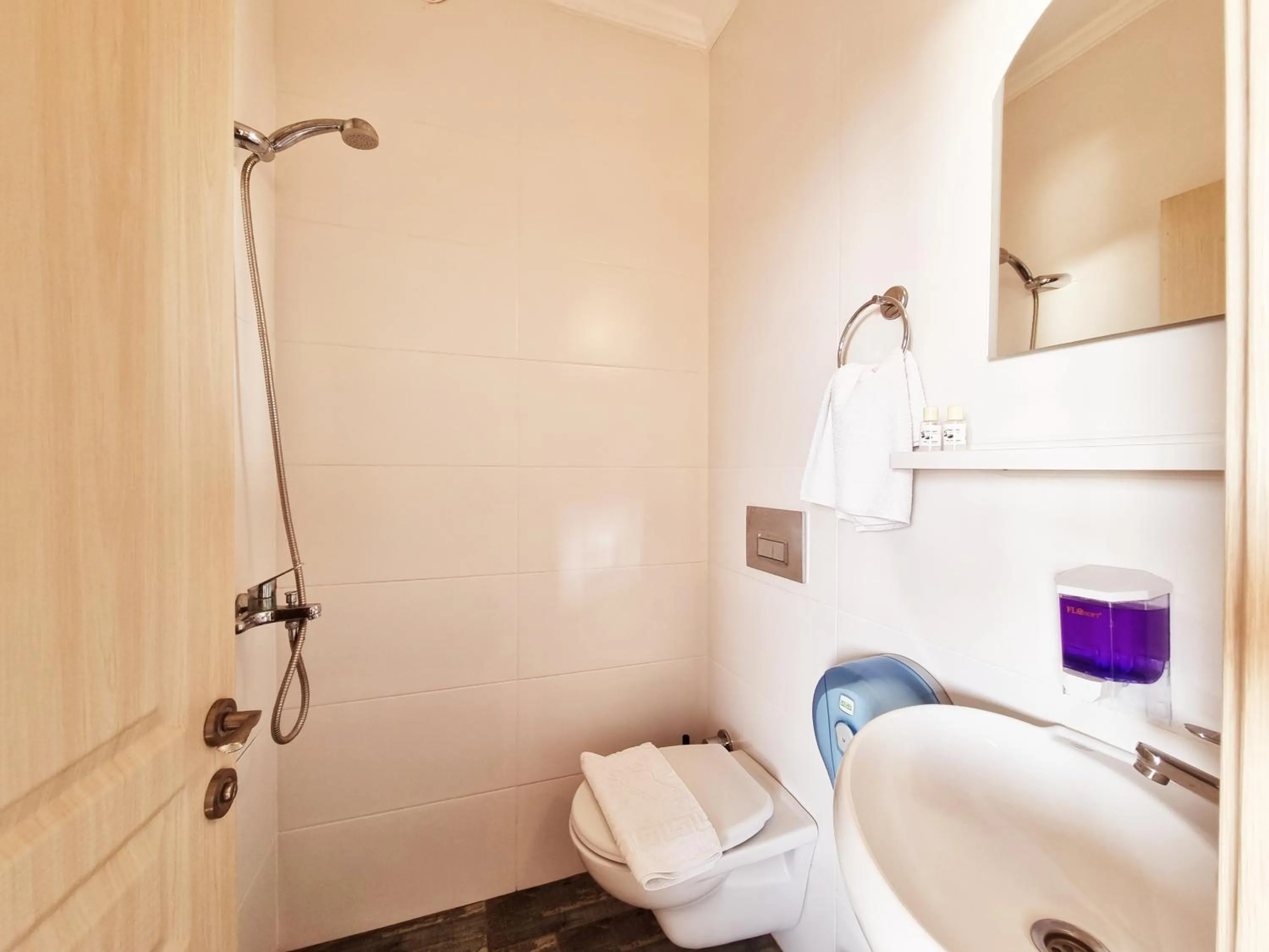 Shower in Kumbahçe Fethiye Hanım Pansiyon BODRUM