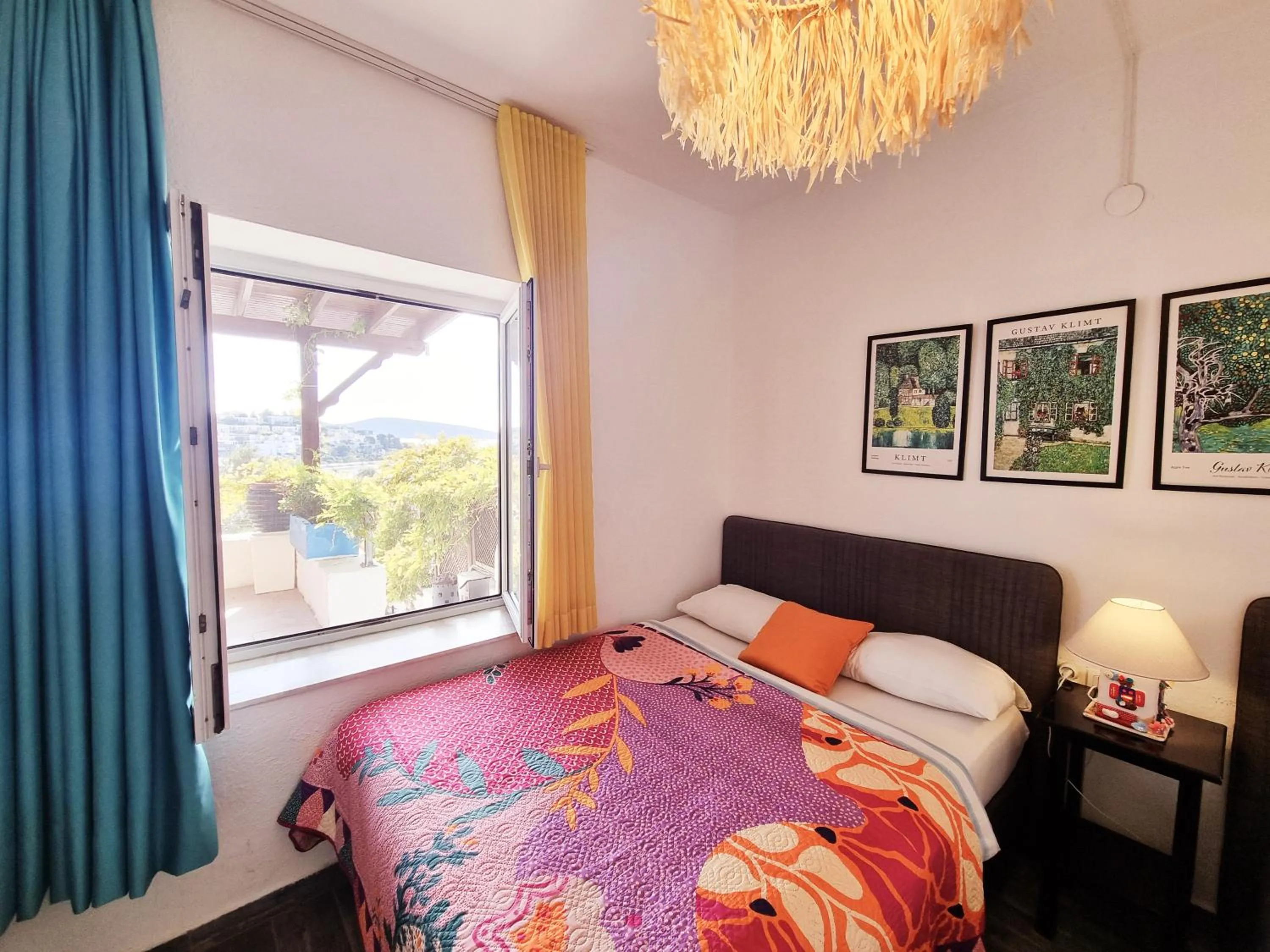 View (from property/room), Bed in Kumbahçe Fethiye Hanım Pansiyon BODRUM