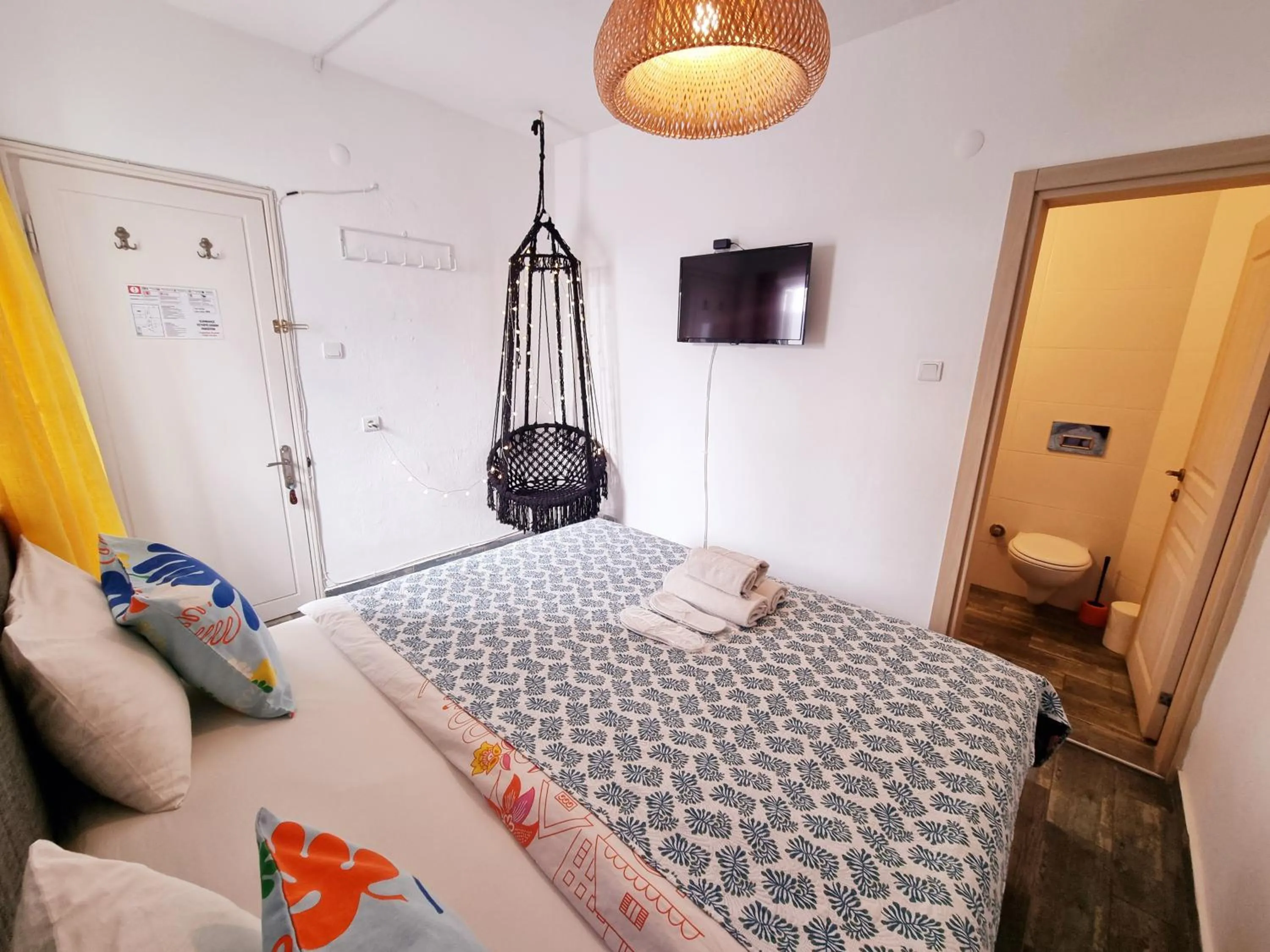 Photo of the whole room, Bed in Kumbahçe Fethiye Hanım Pansiyon BODRUM