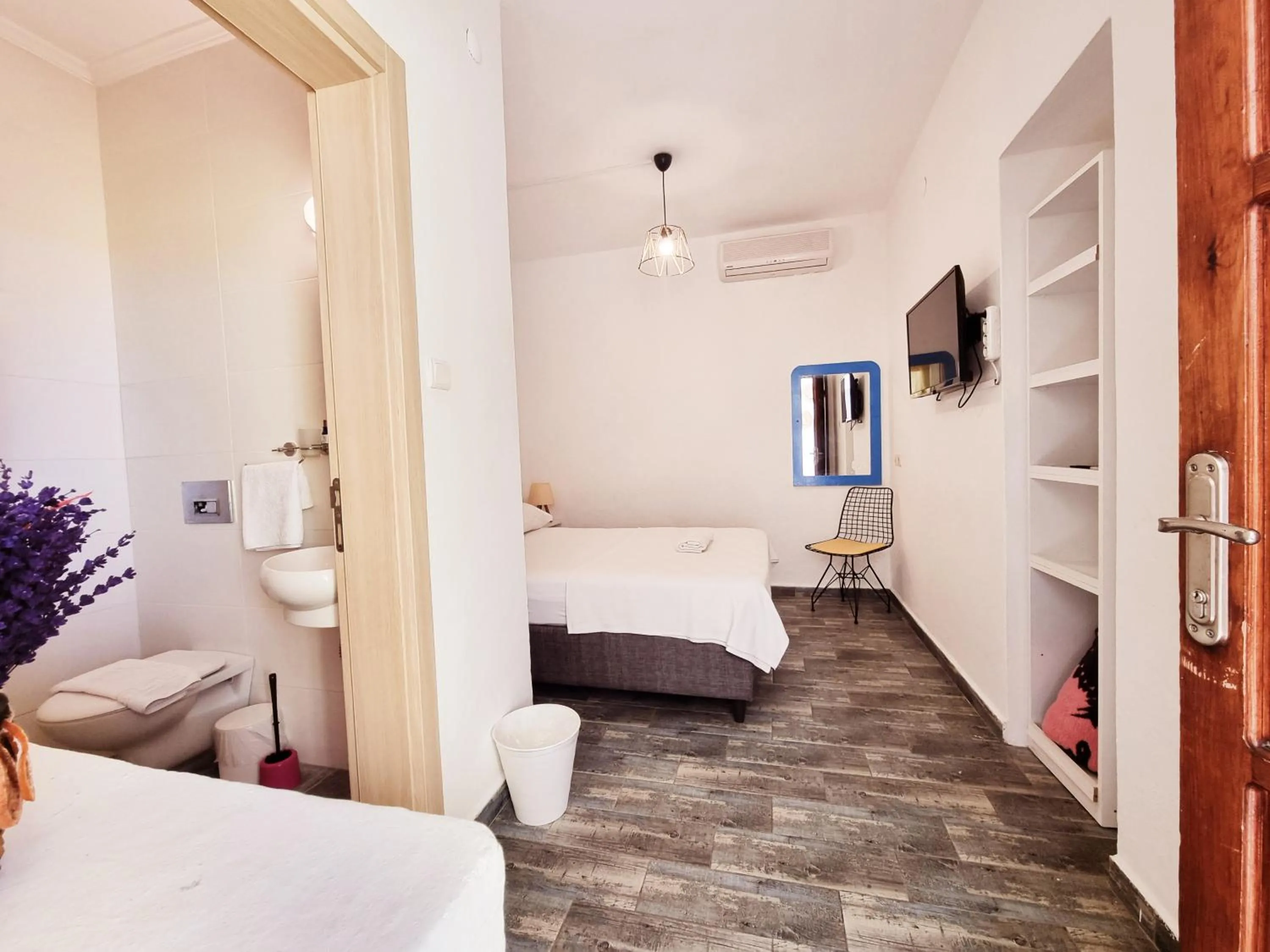 Photo of the whole room, Bed in Fethiye Motel