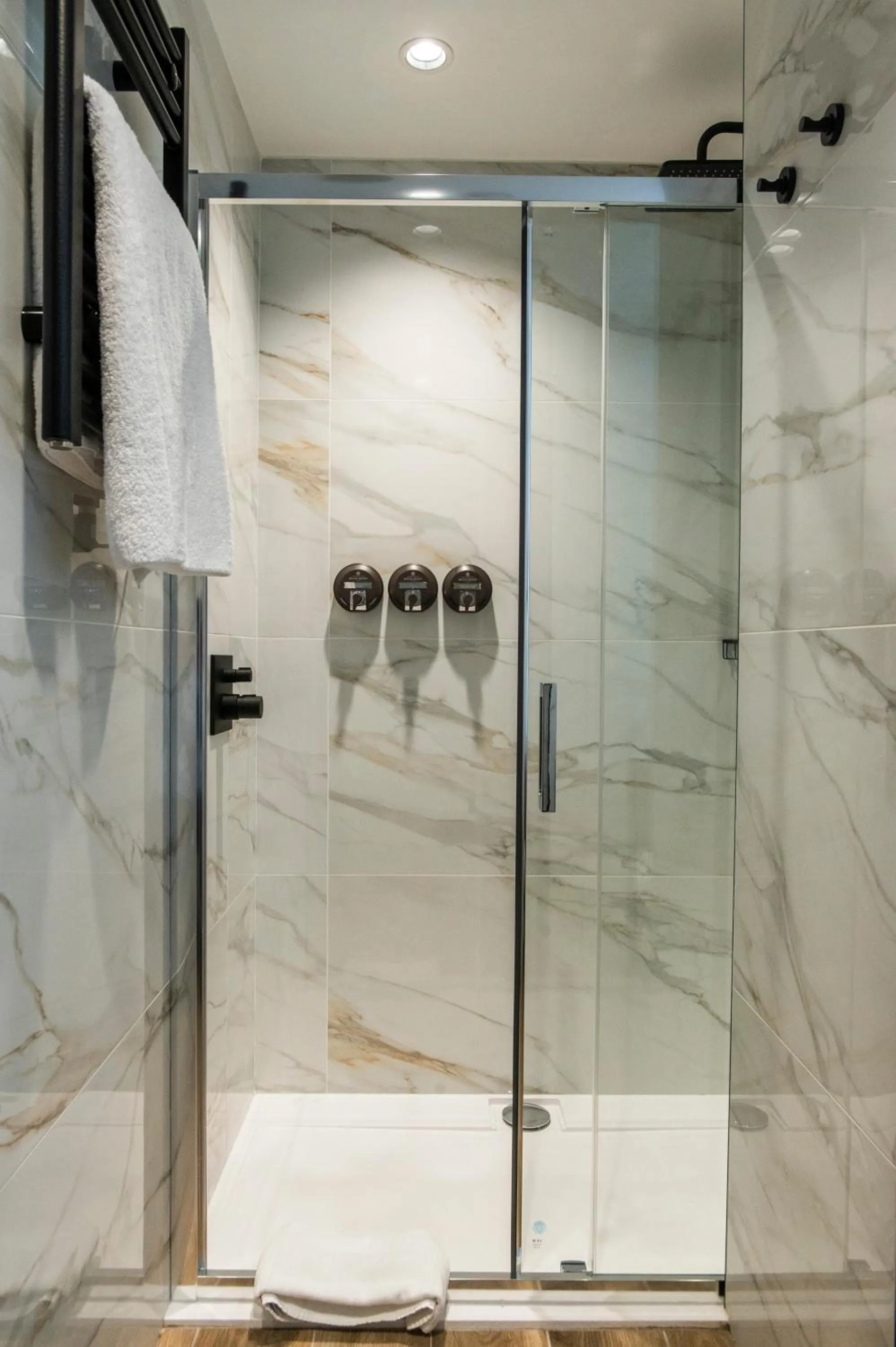 Bathroom in Tynecastle Park Hotel