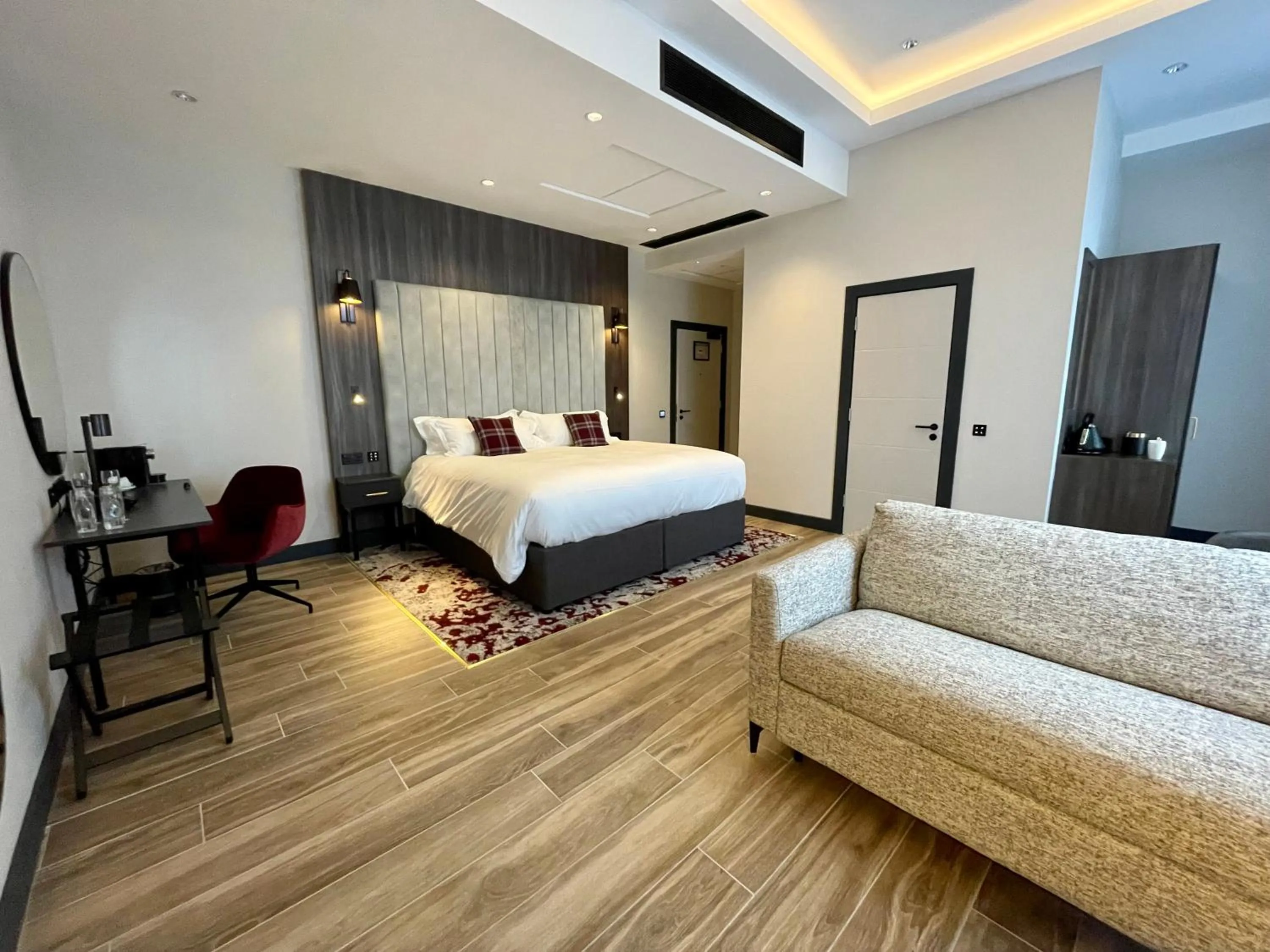 Photo of the whole room, Bed in Tynecastle Park Hotel