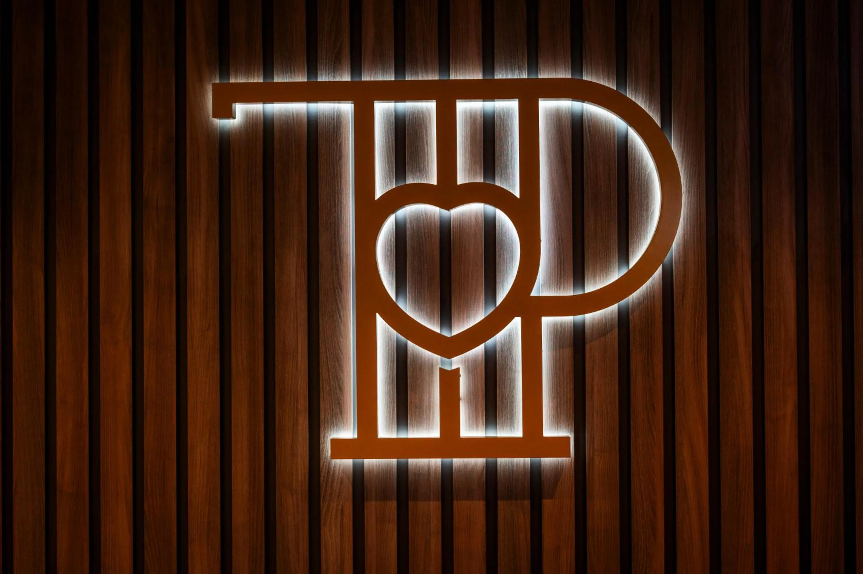 Logo/Certificate/Sign in Tynecastle Park Hotel