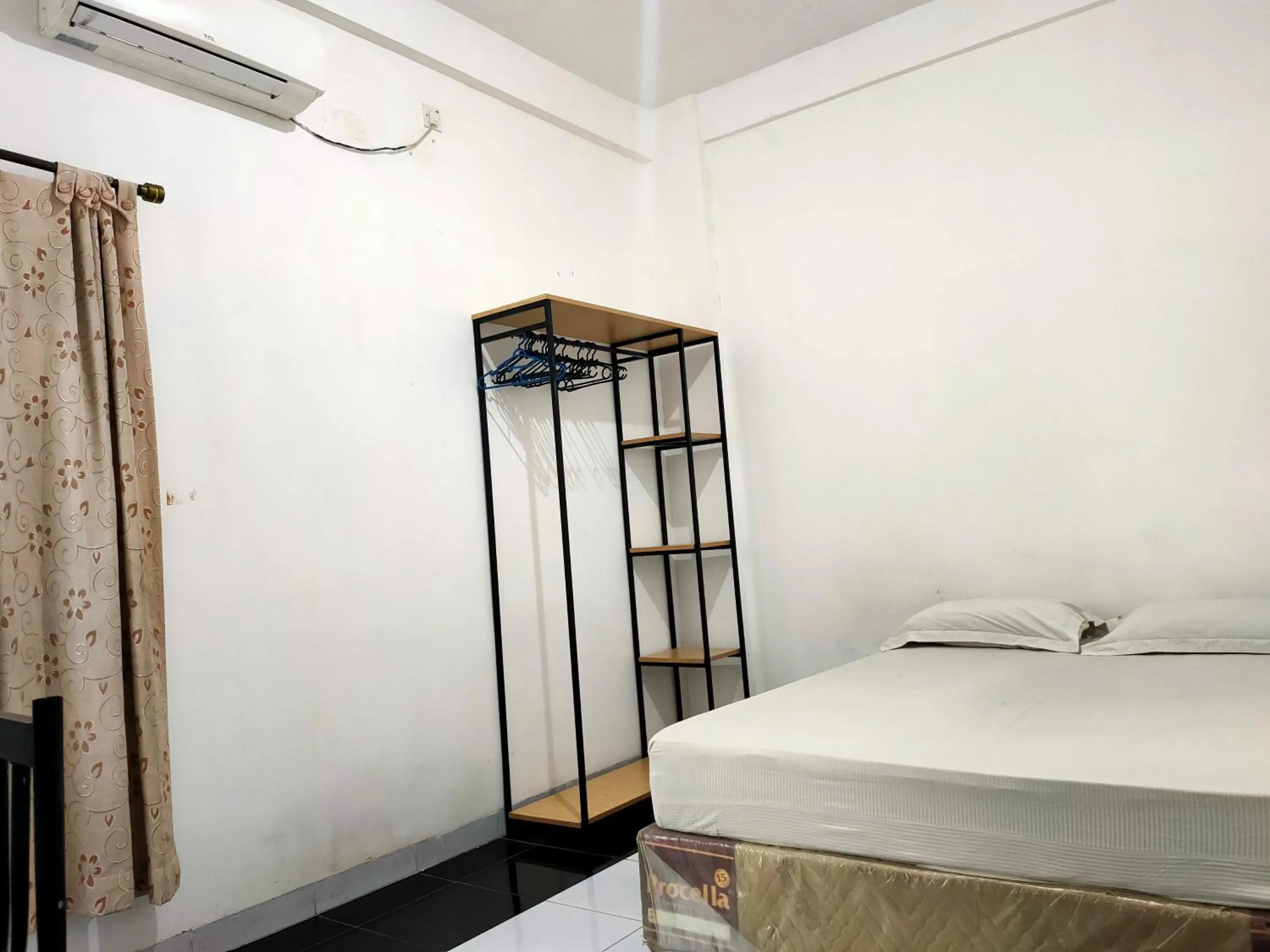 Bedroom, Bed in Hotel O Wisma Aluh AmbakNearPantai batu lima Asbullah tmbngn