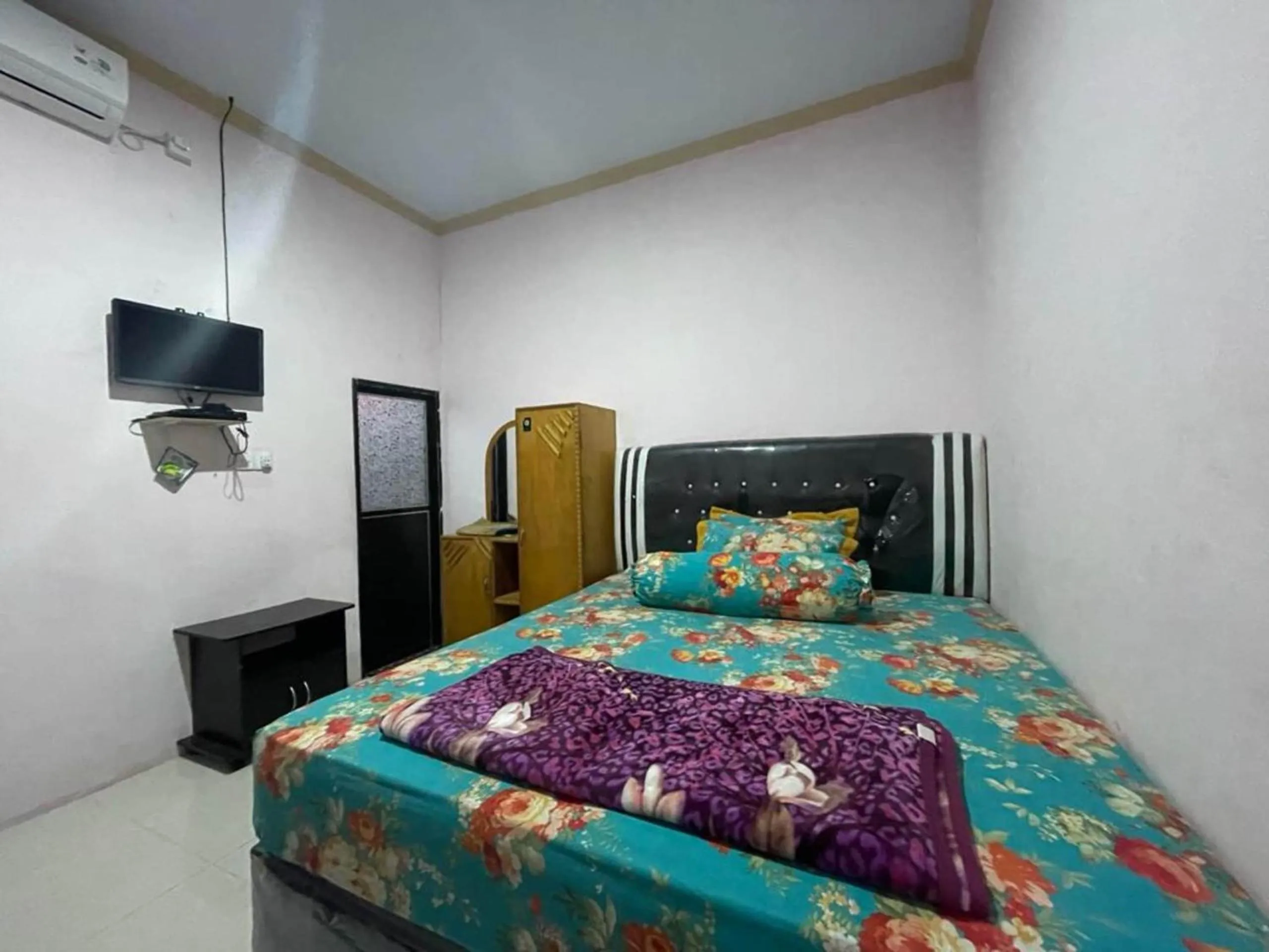 Bedroom in Hotel O Lima Saudara Syariah