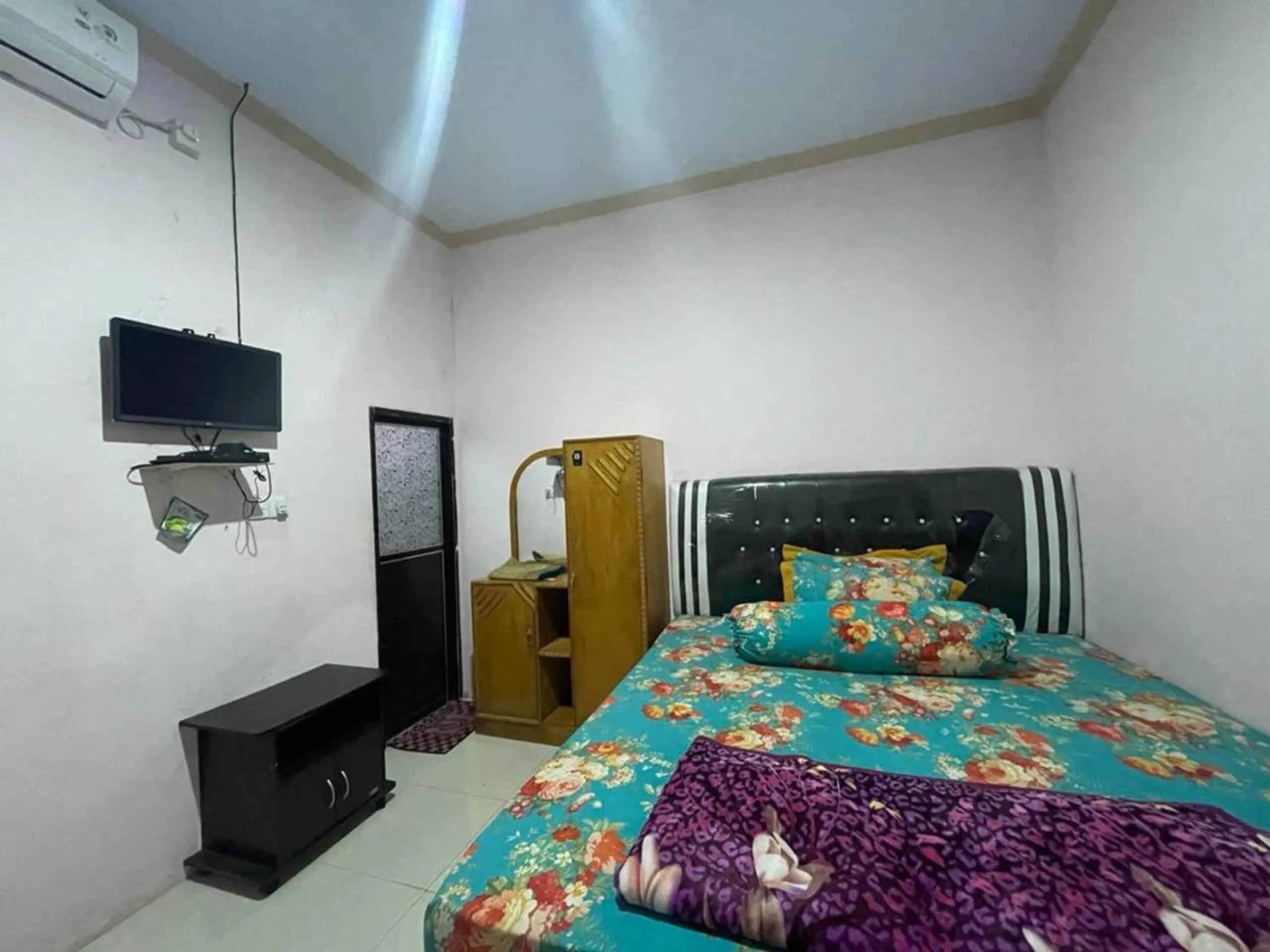 Bedroom in Hotel O Lima Saudara Syariah